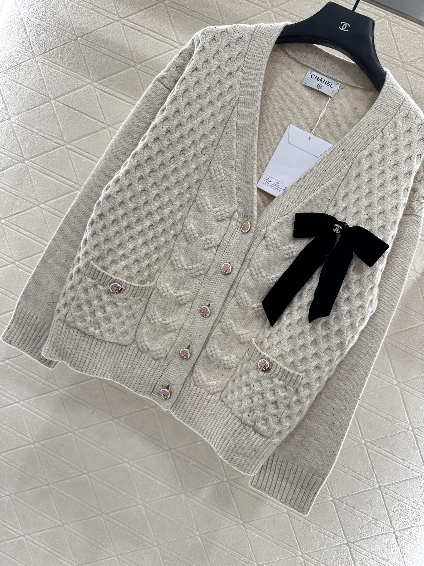 ♥Chane*♥2025新品上架 蝴蝶结针织开衫定制YB羊毛针织材质，质感高级，舒适柔软，V领开衫剪裁，