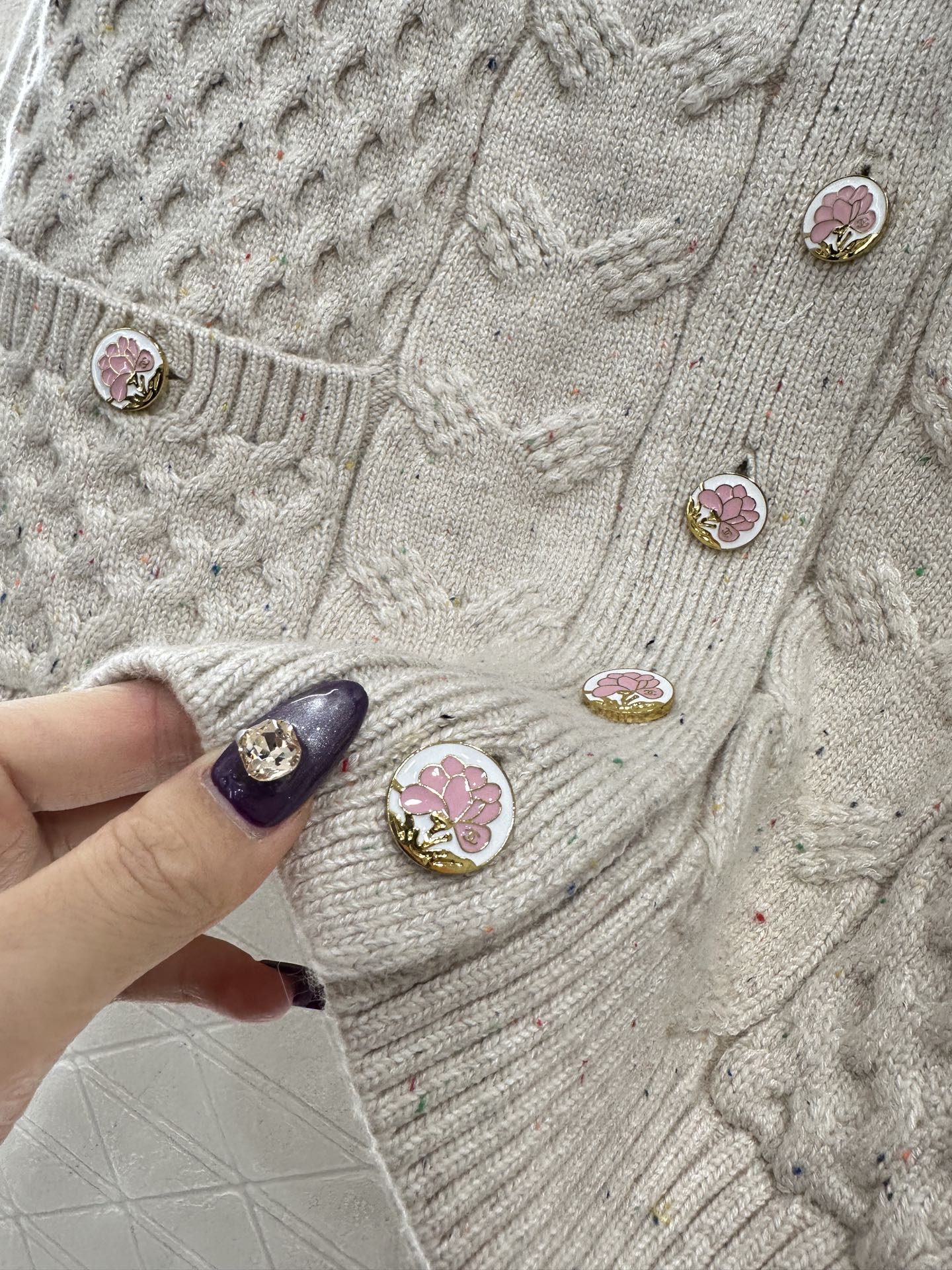 ♥Chane*♥2025新品上架 蝴蝶结针织开衫定制YB羊毛针织材质，质感高级，舒适柔软，V领开衫剪裁，