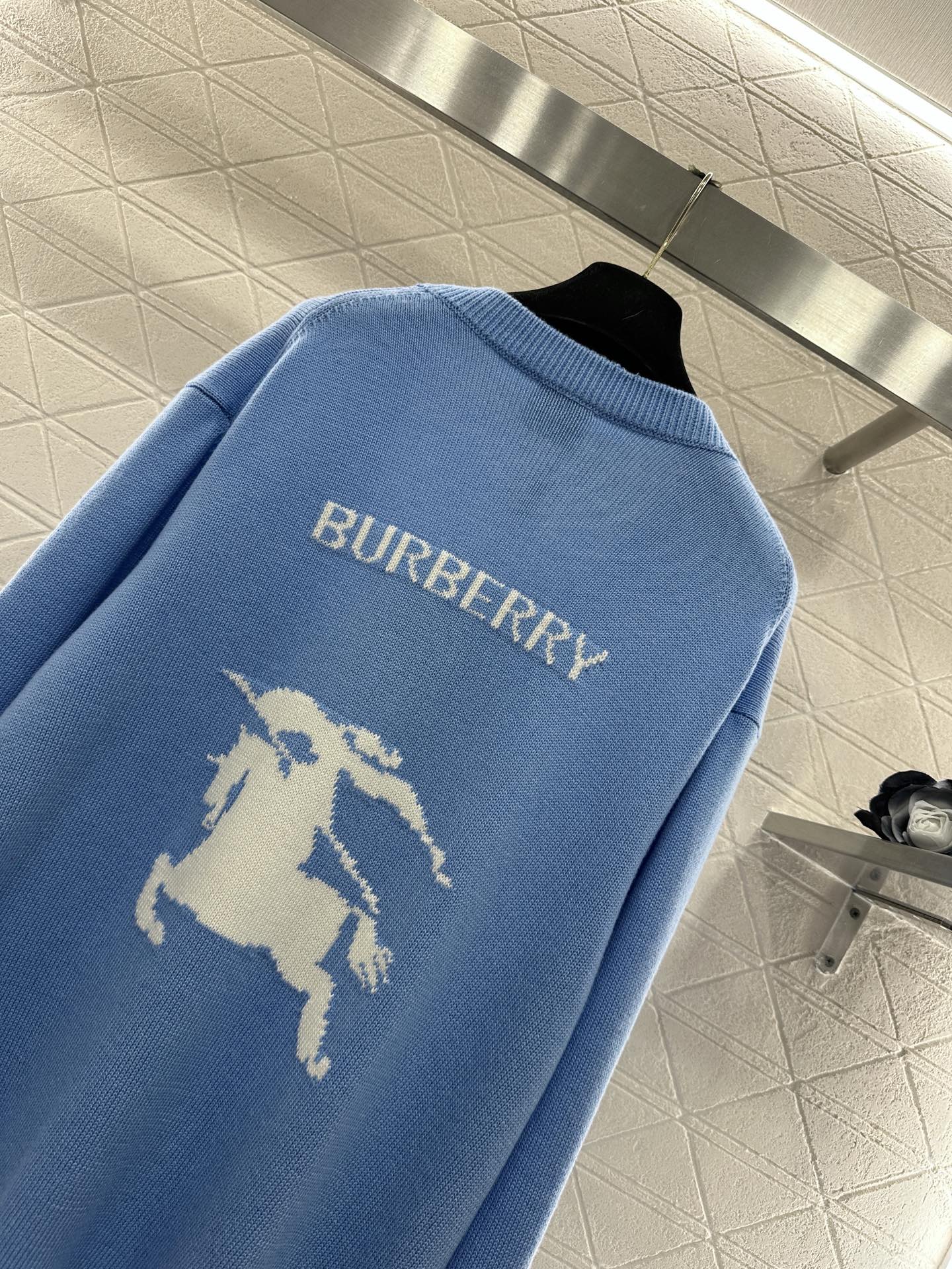 ♥BBR*♥2025新品上架 钩花刺绣口袋针织开衫定制YB羊毛纱线织造，质感高级，舒适柔软，V领针织开衫