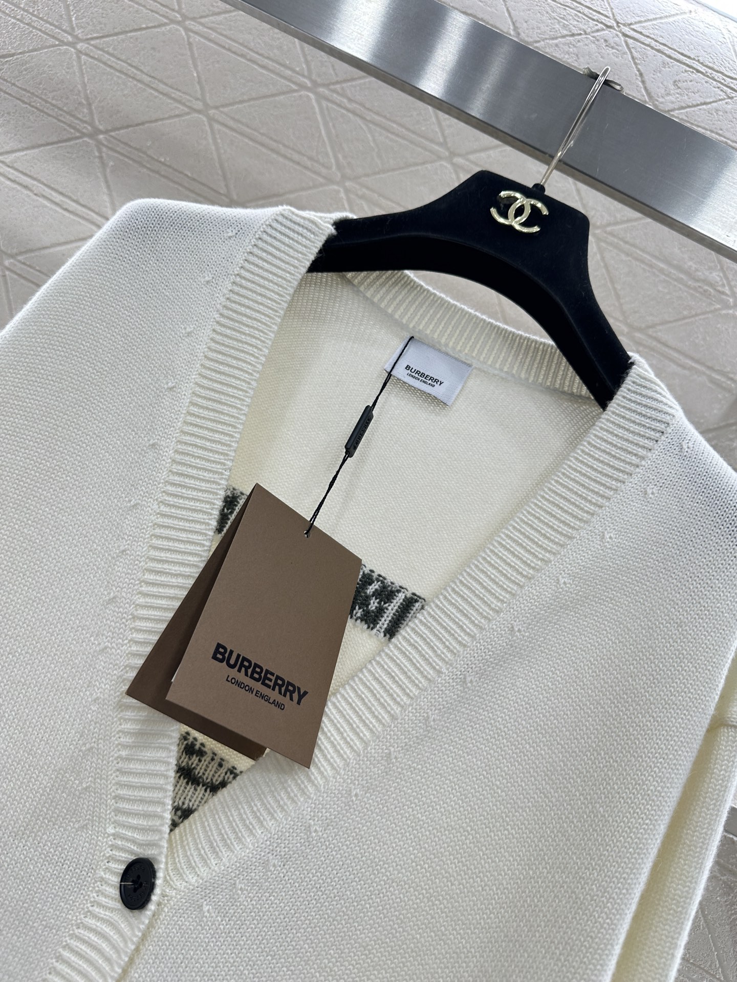 ♥BBR*♥2025新品上架 钩花刺绣口袋针织开衫定制YB羊毛纱线织造，质感高级，舒适柔软，V领针织开衫