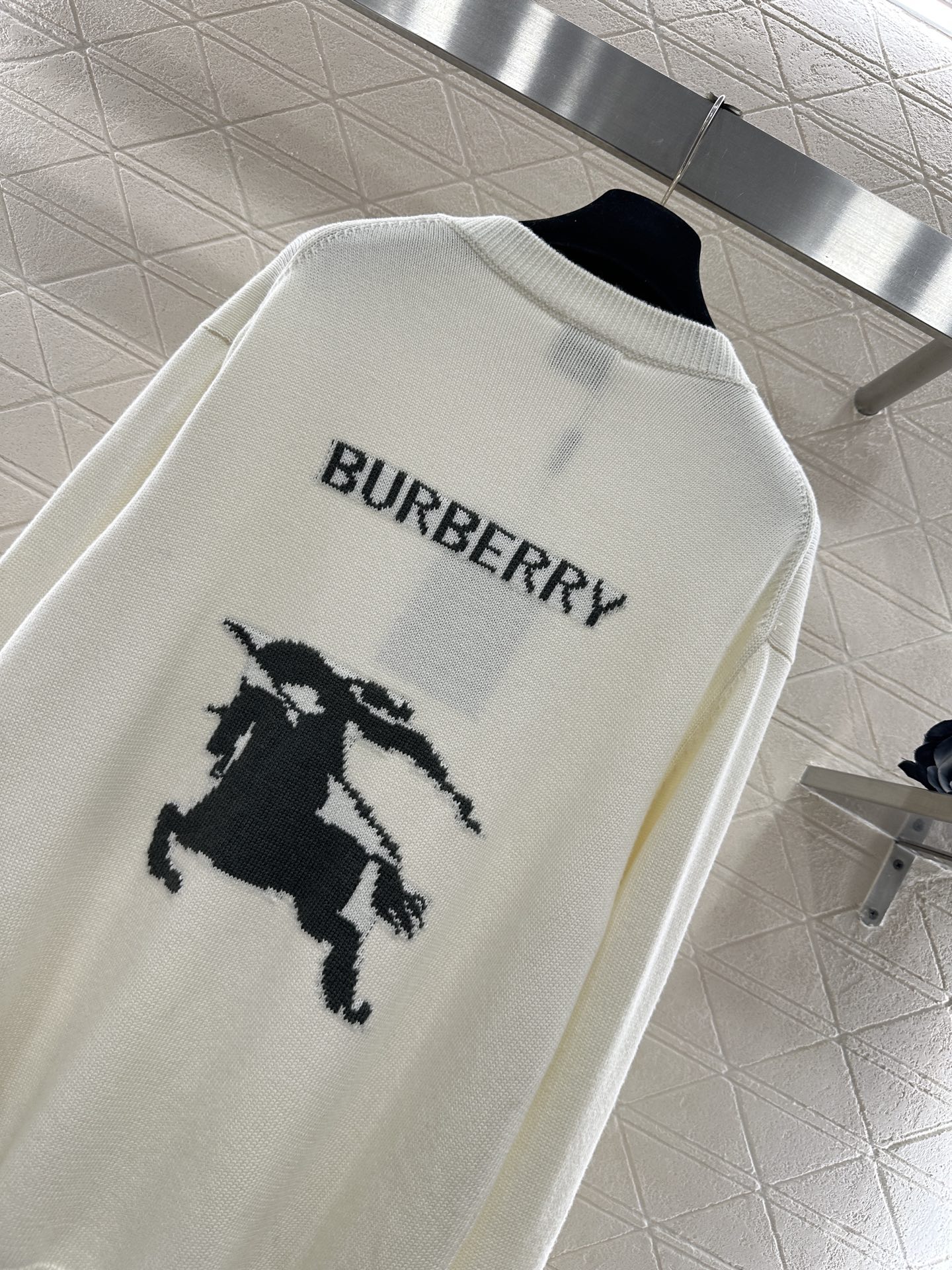 ♥BBR*♥2025新品上架 钩花刺绣口袋针织开衫定制YB羊毛纱线织造，质感高级，舒适柔软，V领针织开衫