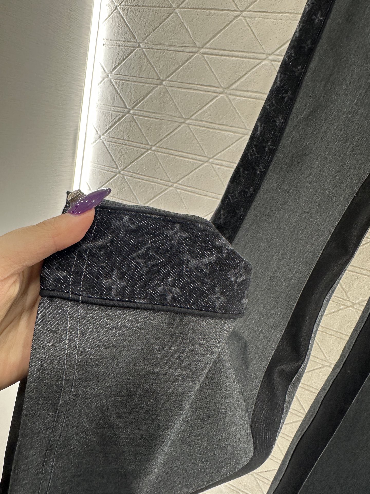 ♥Louis vuitto*♥2025新品上架 提花织带修身弹力微喇长裤定制YB斜纹全棉材质，舒适弹力，