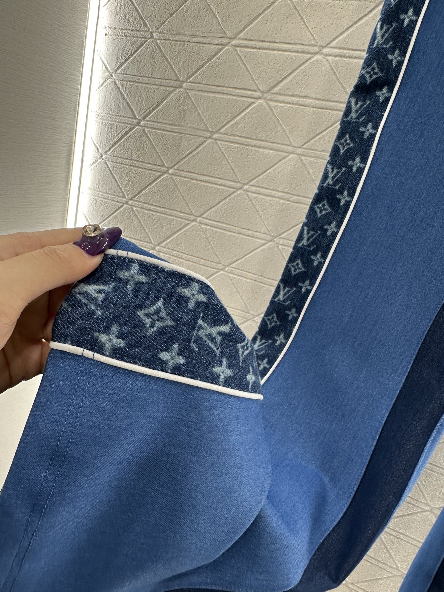 ♥Louis vuitto*♥2025新品上架 提花织带修身弹力微喇长裤定制YB斜纹全棉材质，舒适弹力，