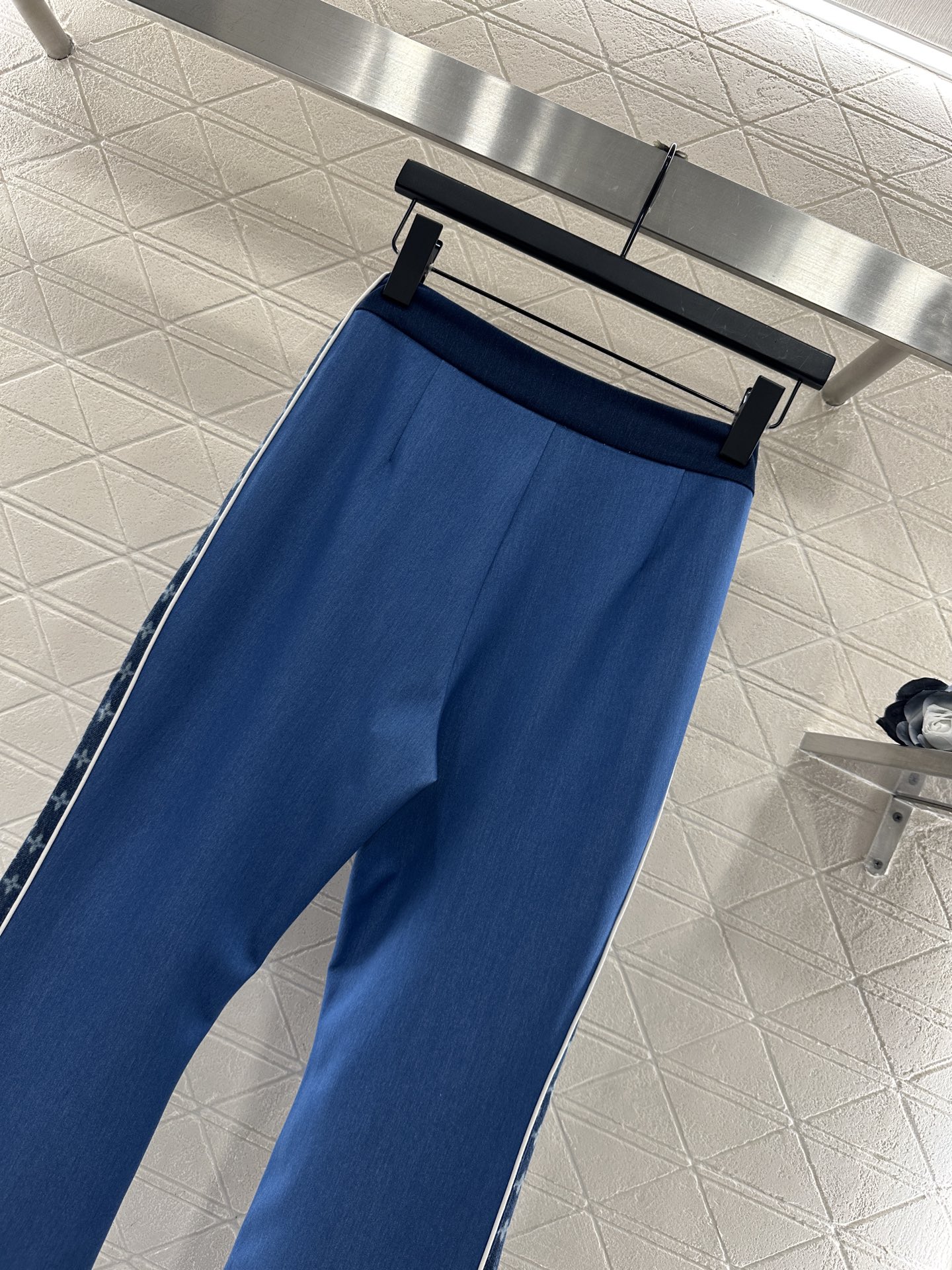 ♥Louis vuitto*♥2025新品上架 提花织带修身弹力微喇长裤定制YB斜纹全棉材质，舒适弹力，