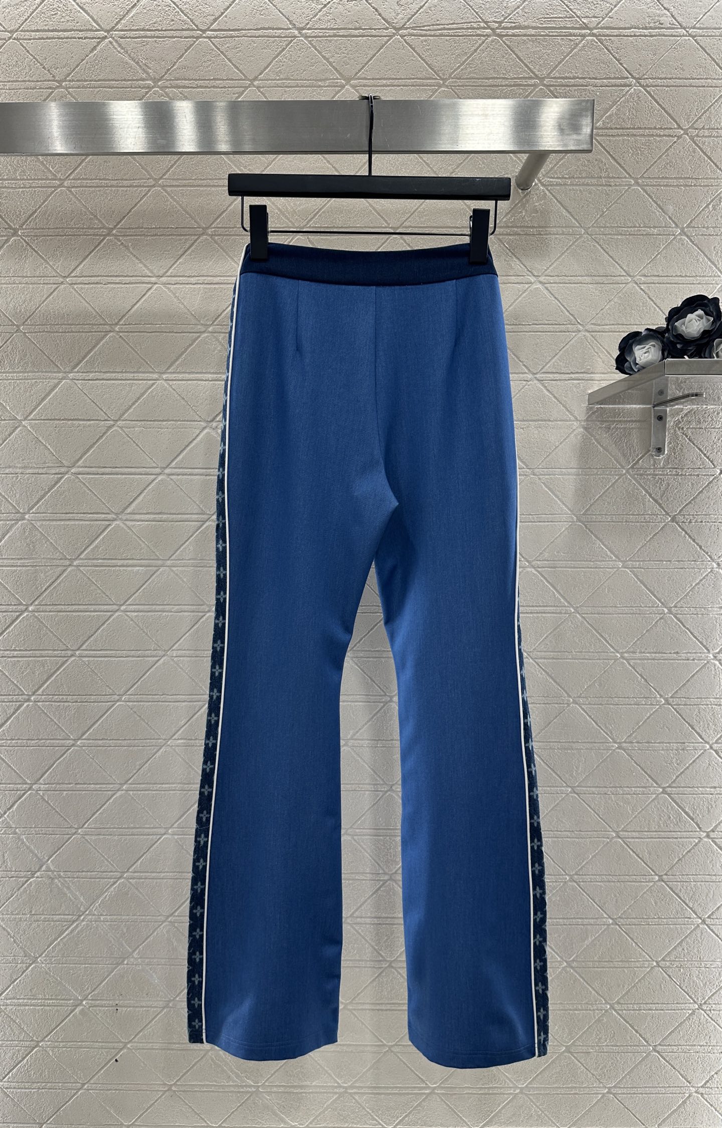 ♥Louis vuitto*♥2025新品上架 提花织带修身弹力微喇长裤定制YB斜纹全棉材质，舒适弹力，