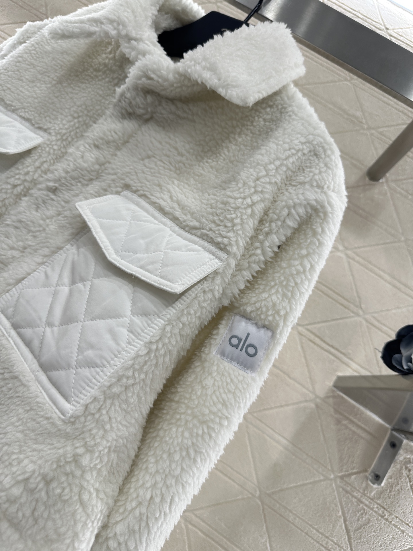 ♥Alo*♥2025新品上架 泰迪翻领按扣棉服外套定制YB泰迪羊羔毛材质，成衣质感品相绝佳，翻领立领两穿