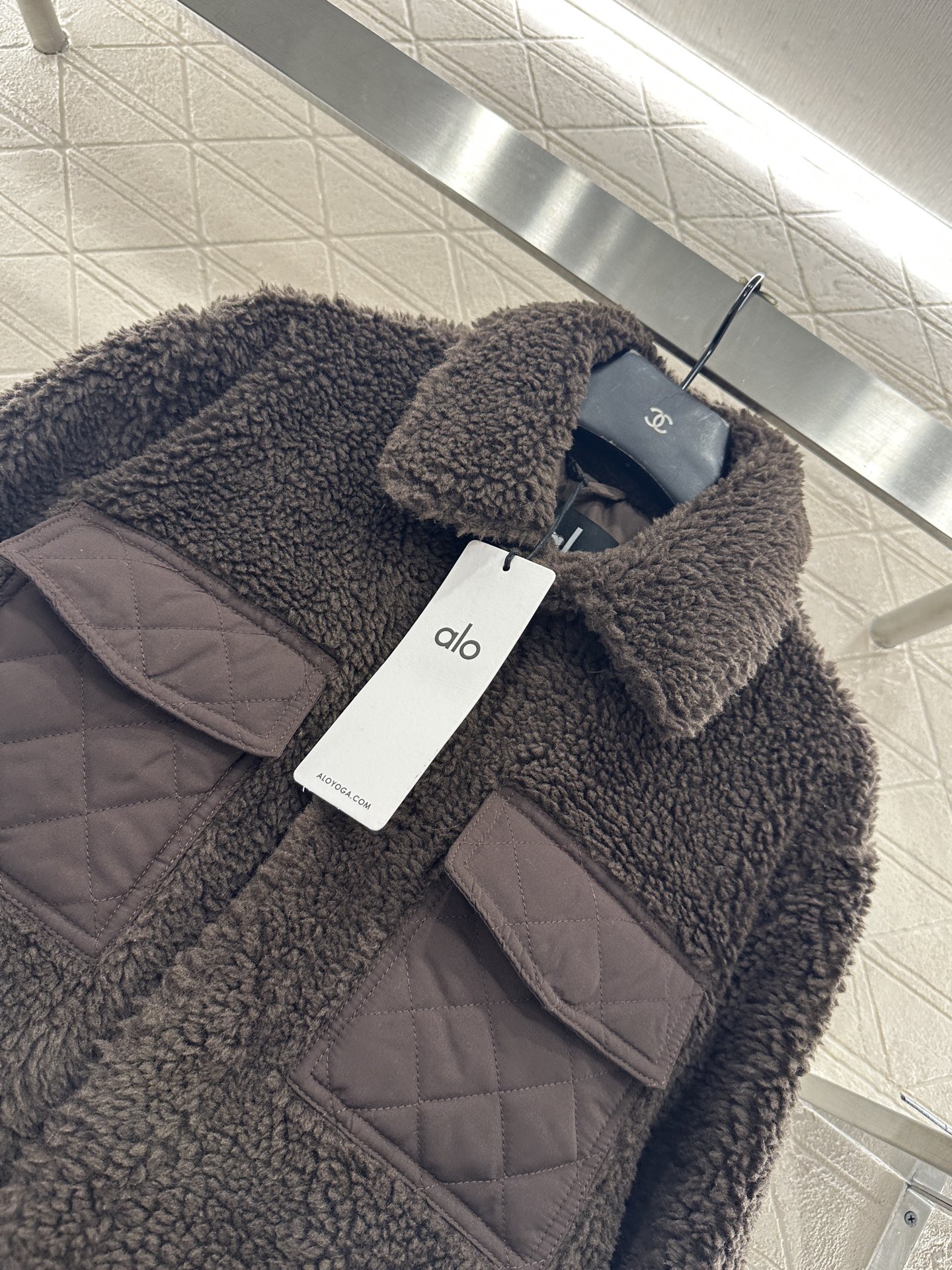 ♥Alo*♥2025新品上架 泰迪翻领按扣棉服外套定制YB泰迪羊羔毛材质，成衣质感品相绝佳，翻领立领两穿