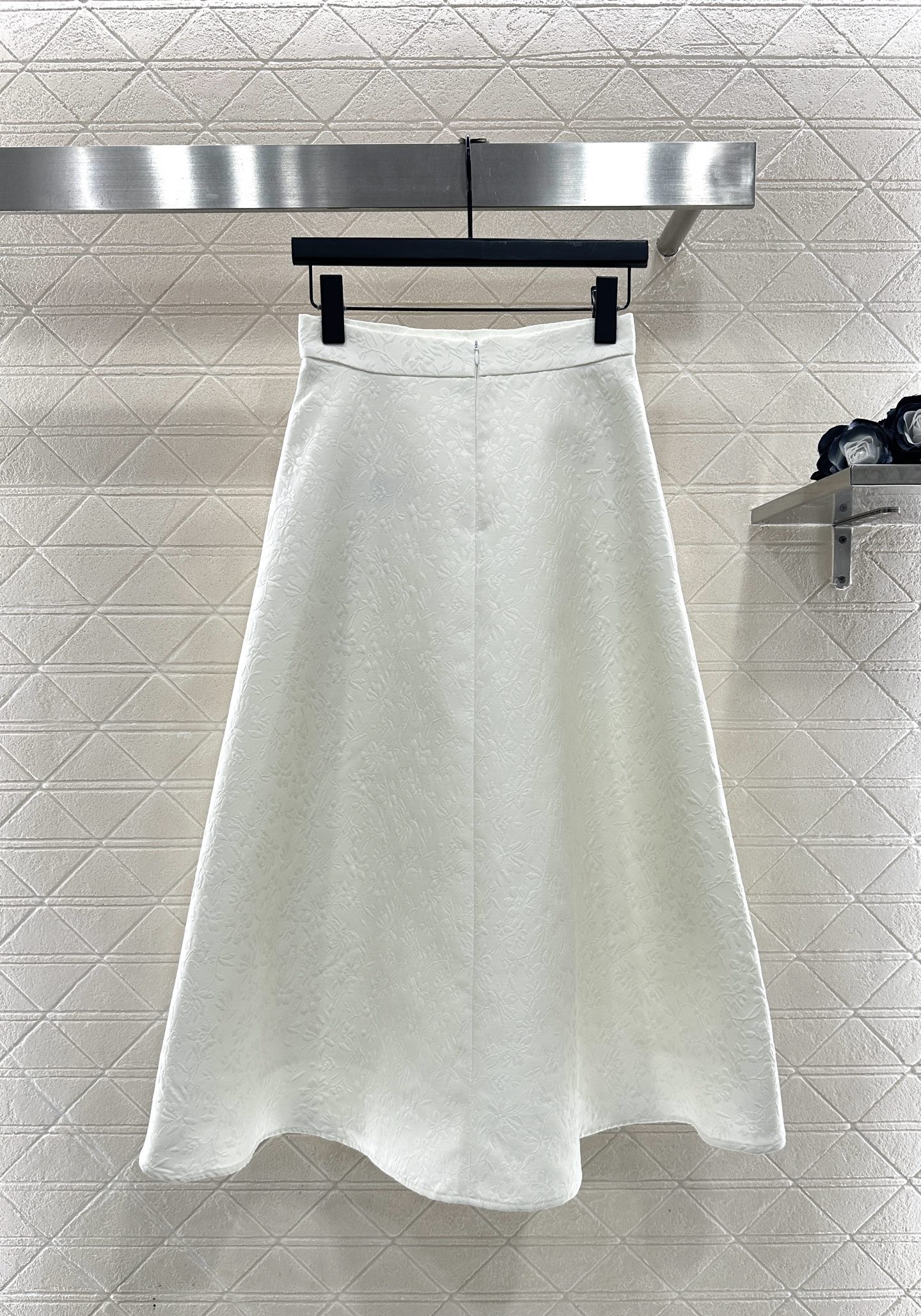 ♥Dio*♥2025新品上架 正肩西装半裙套装定制YB进口起毛材质，面料凹凸花朵藤蔓的褶皱肌理明显，垂感