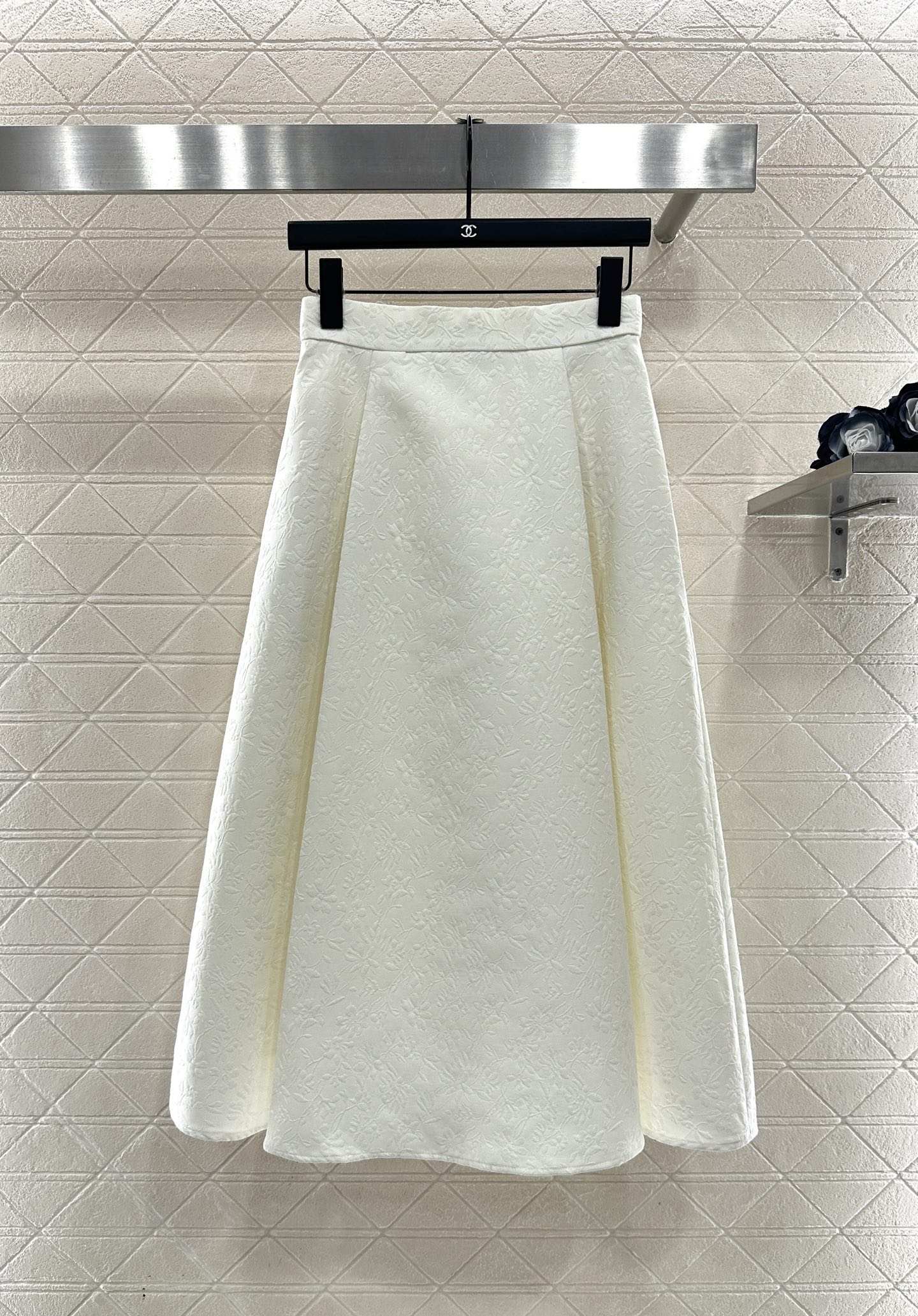 ♥Dio*♥2025新品上架 正肩西装半裙套装定制YB进口起毛材质，面料凹凸花朵藤蔓的褶皱肌理明显，垂感