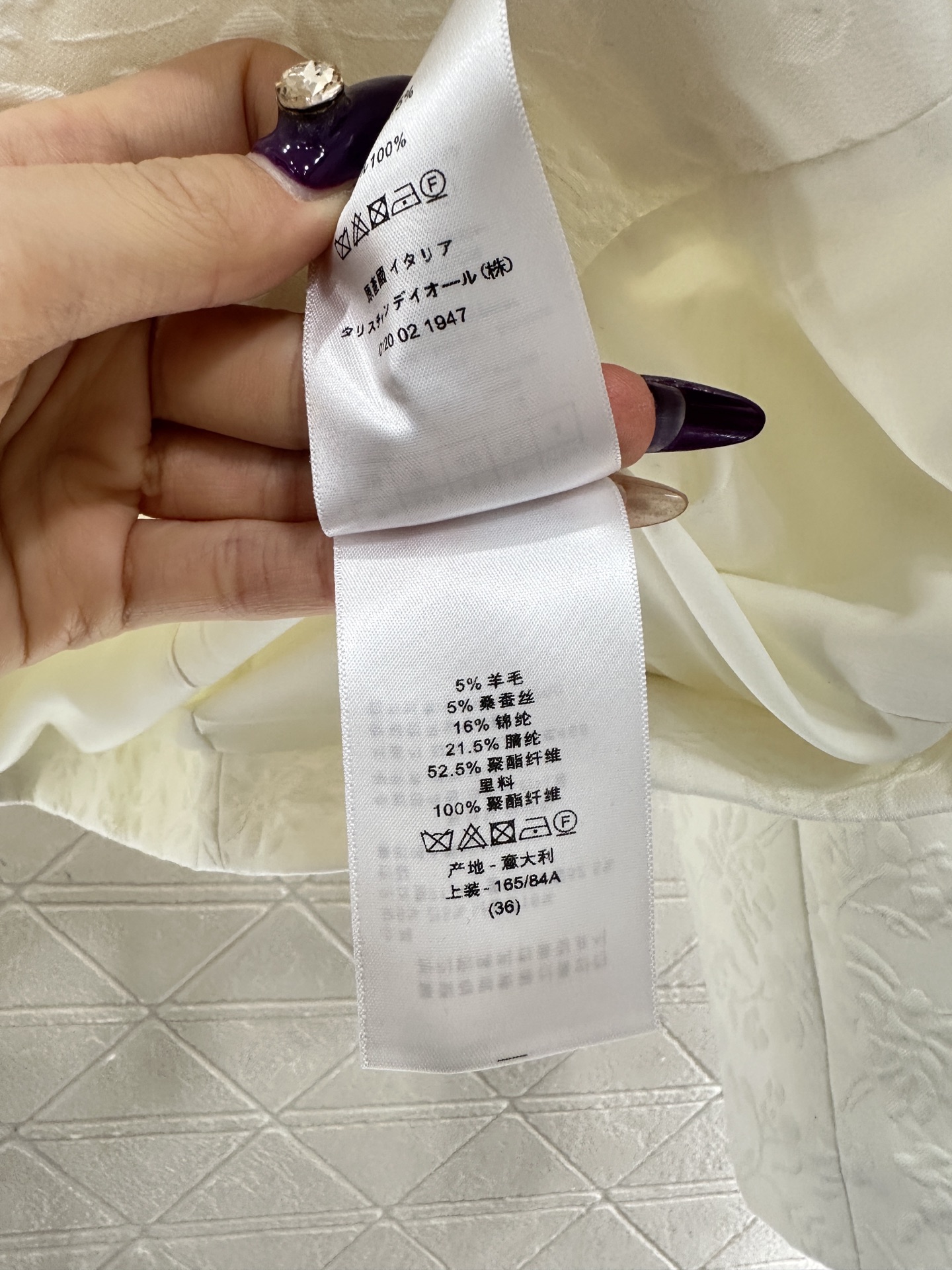 ♥Dio*♥2025新品上架 正肩西装半裙套装定制YB进口起毛材质，面料凹凸花朵藤蔓的褶皱肌理明显，垂感