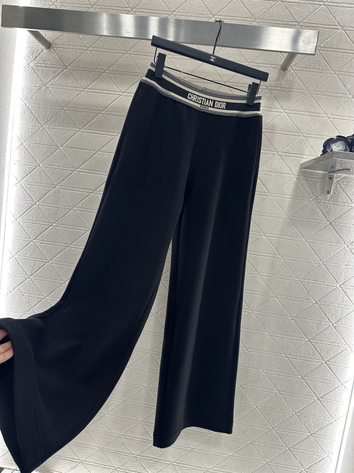 ♥Dio*♥2025新品上架 磨绒休闲织带长裤定制YB进口磨绒材质，面料柔挺舒适，垂顺有型，高腰阔腿长裤