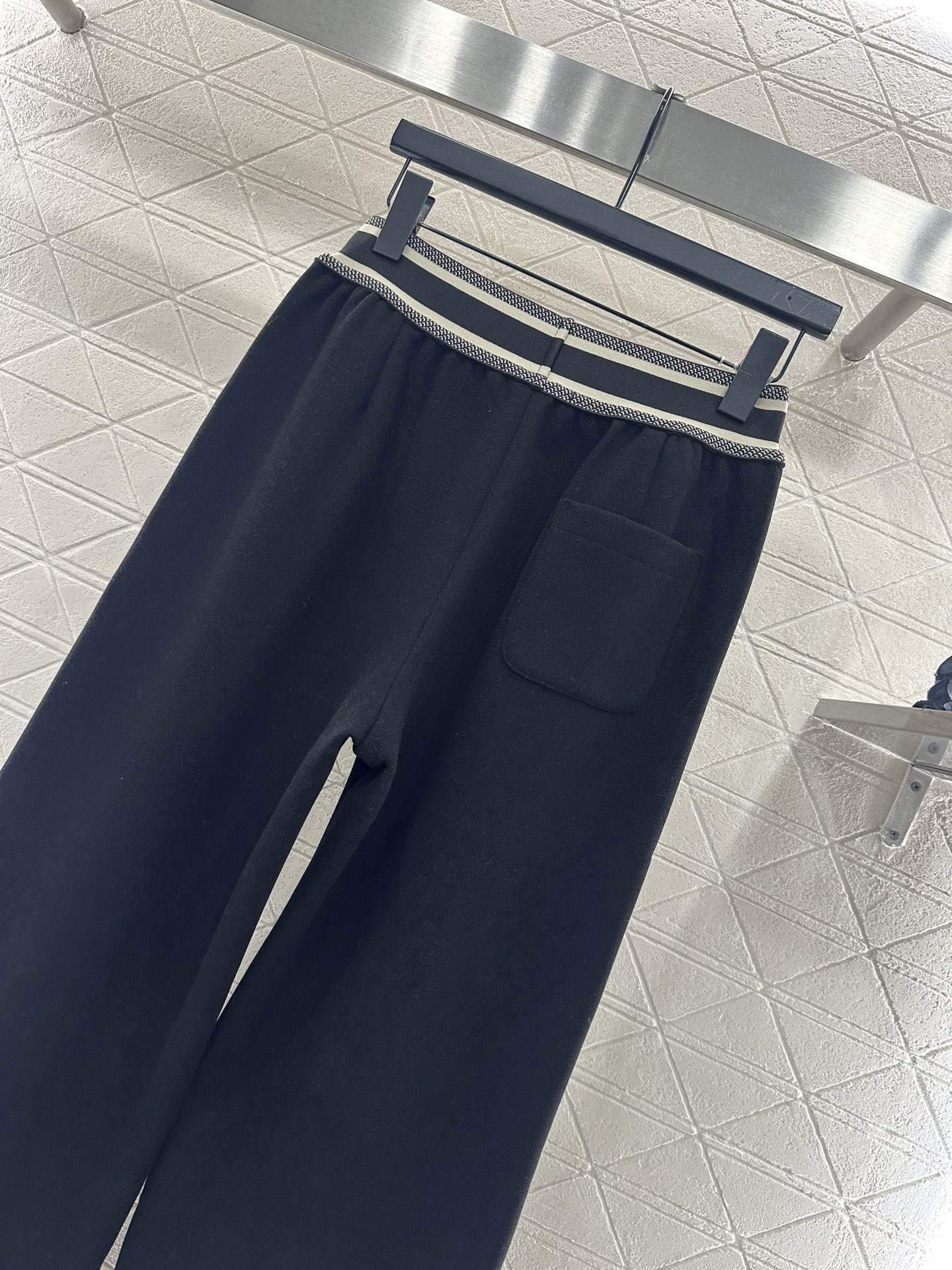 ♥Dio*♥2025新品上架 磨绒休闲织带长裤定制YB进口磨绒材质，面料柔挺舒适，垂顺有型，高腰阔腿长裤