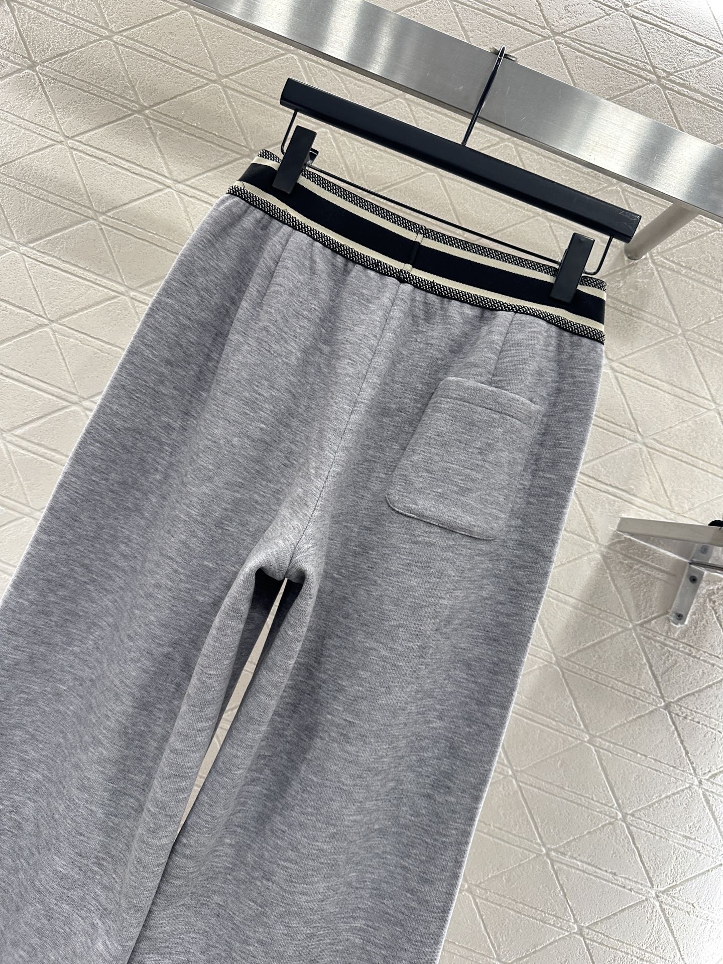 ♥Dio*♥2025新品上架 磨绒休闲织带长裤定制YB进口磨绒材质，面料柔挺舒适，垂顺有型，高腰阔腿长裤