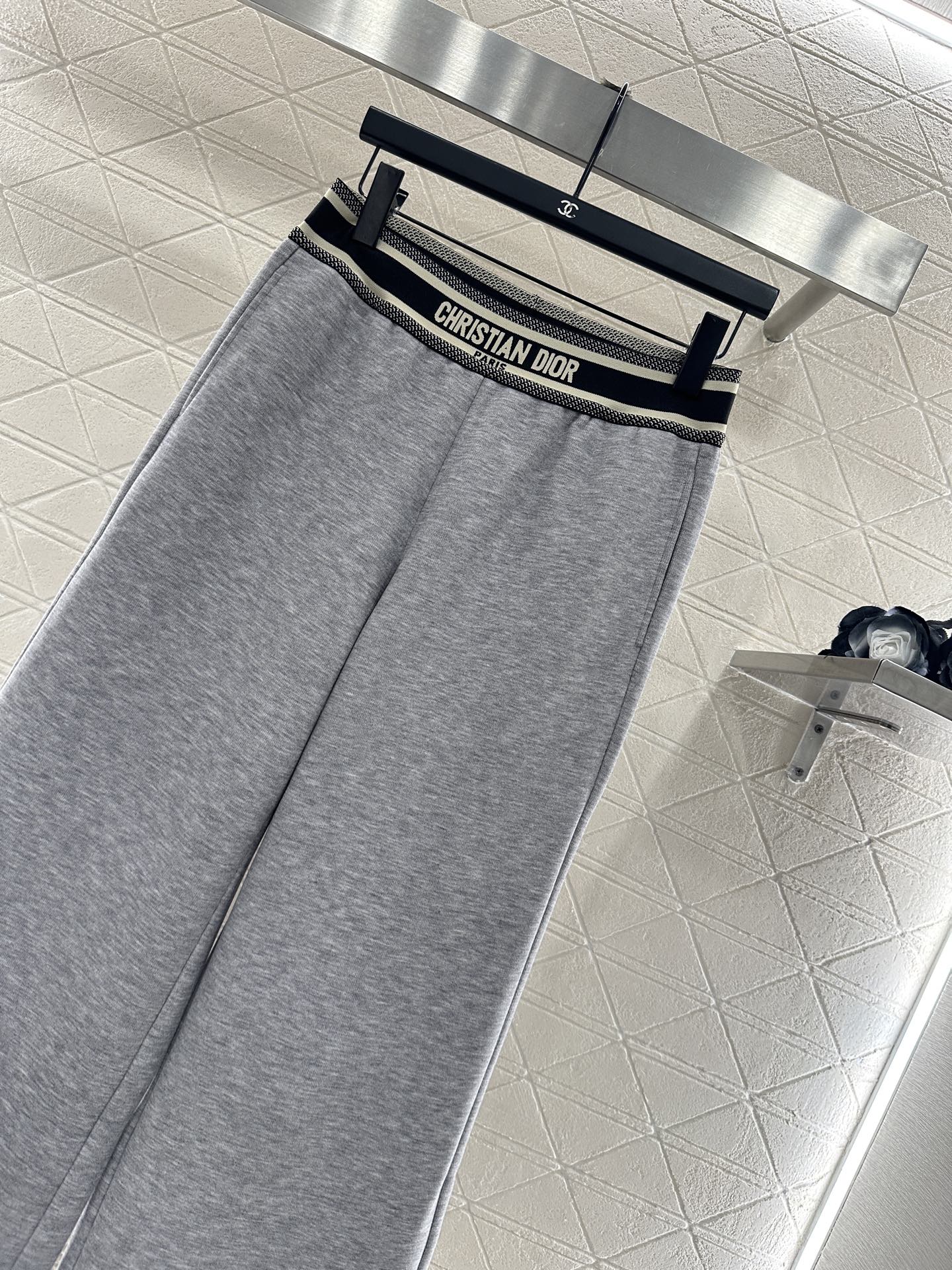 ♥Dio*♥2025新品上架 磨绒休闲织带长裤定制YB进口磨绒材质，面料柔挺舒适，垂顺有型，高腰阔腿长裤