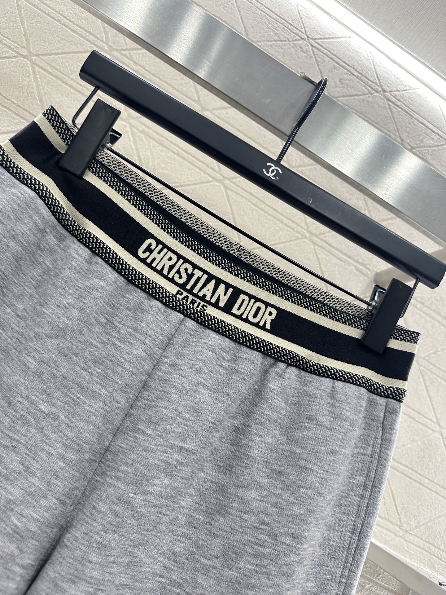 ♥Dio*♥2025新品上架 磨绒休闲织带长裤定制YB进口磨绒材质，面料柔挺舒适，垂顺有型，高腰阔腿长裤