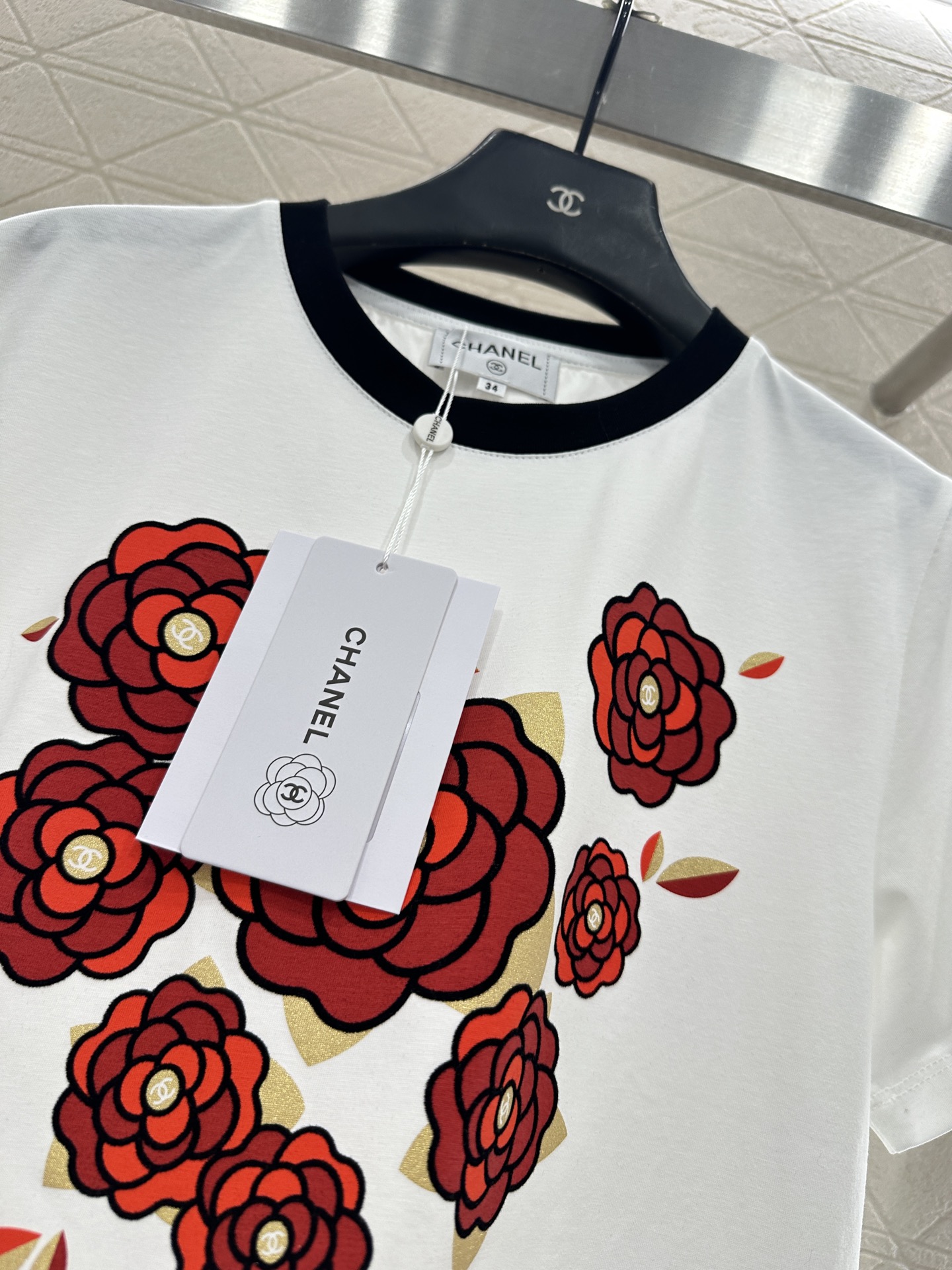 ♥Chane*♥2025新品上架 圆领植绒水钻徽标𝑇𝑒𝑒定制YB斜纹全棉材质，柔软亲肤，舒适有型，常规短