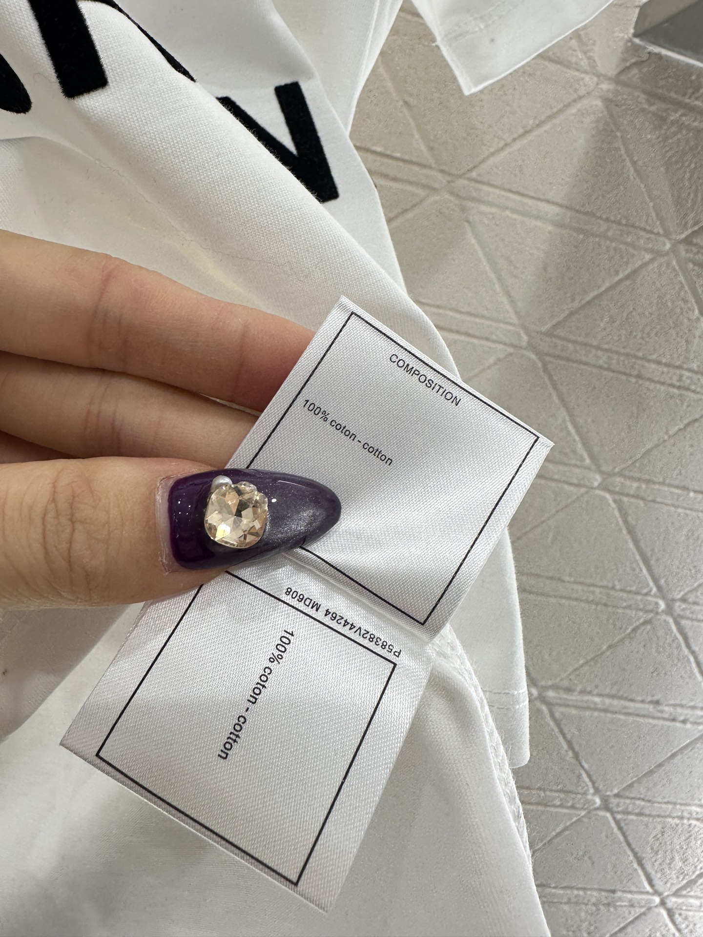 ♥Chane*♥2025新品上架 圆领植绒水钻徽标𝑇𝑒𝑒定制YB斜纹全棉材质，柔软亲肤，舒适有型，常规短