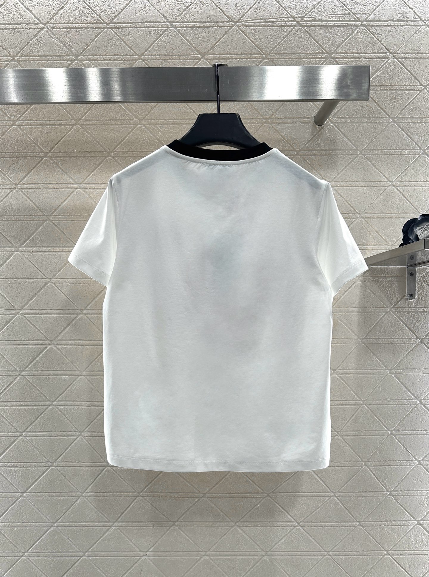 ♥Chane*♥2025新品上架 圆领植绒水钻徽标𝑇𝑒𝑒定制YB斜纹全棉材质，柔软亲肤，舒适有型，常规短