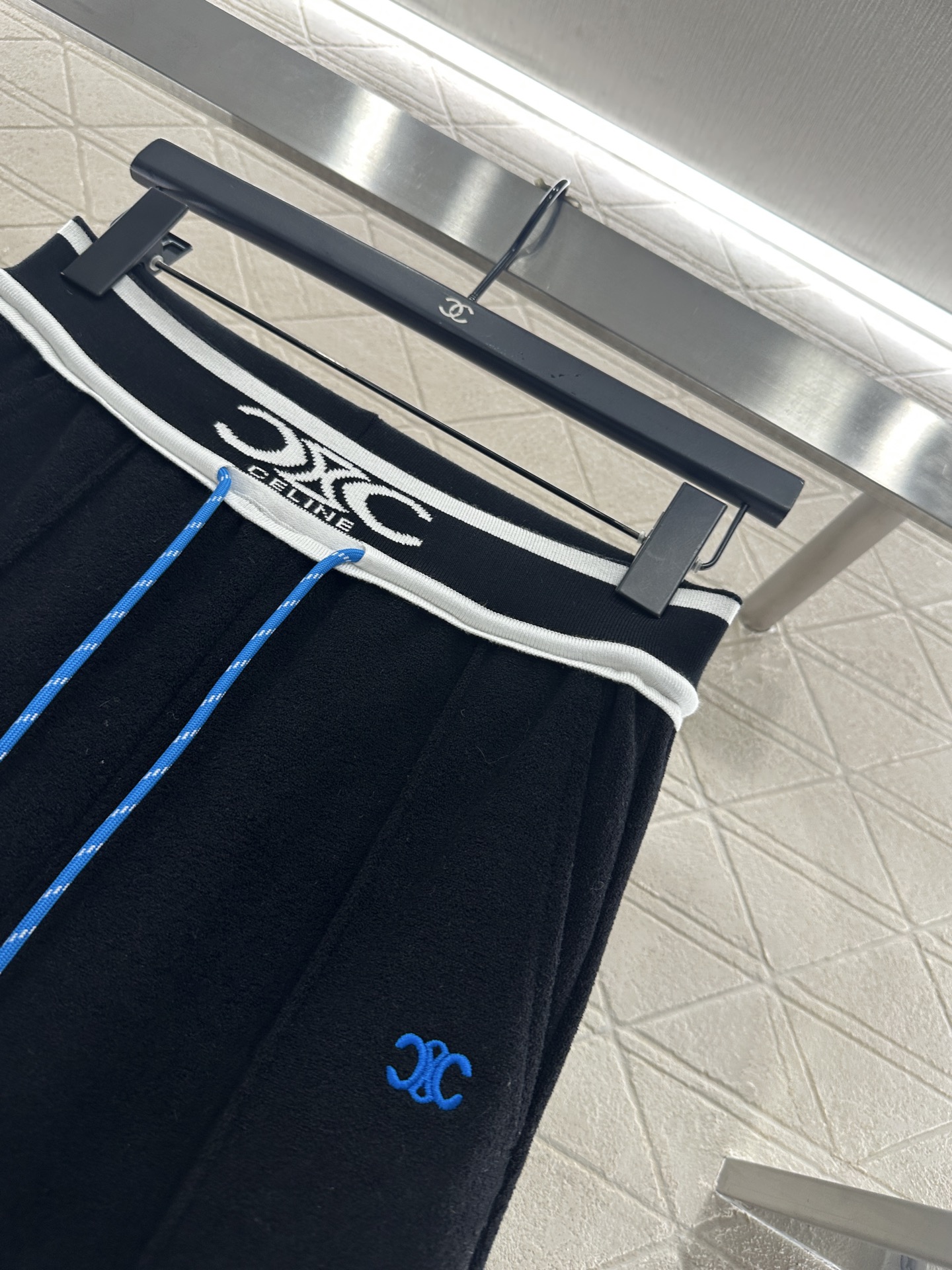 ♥Celin*♥2025新品上架 撞色抽绳直筒长裤定制YB进口材质，面料柔挺舒适，垂顺有型，高腰抽绳直筒