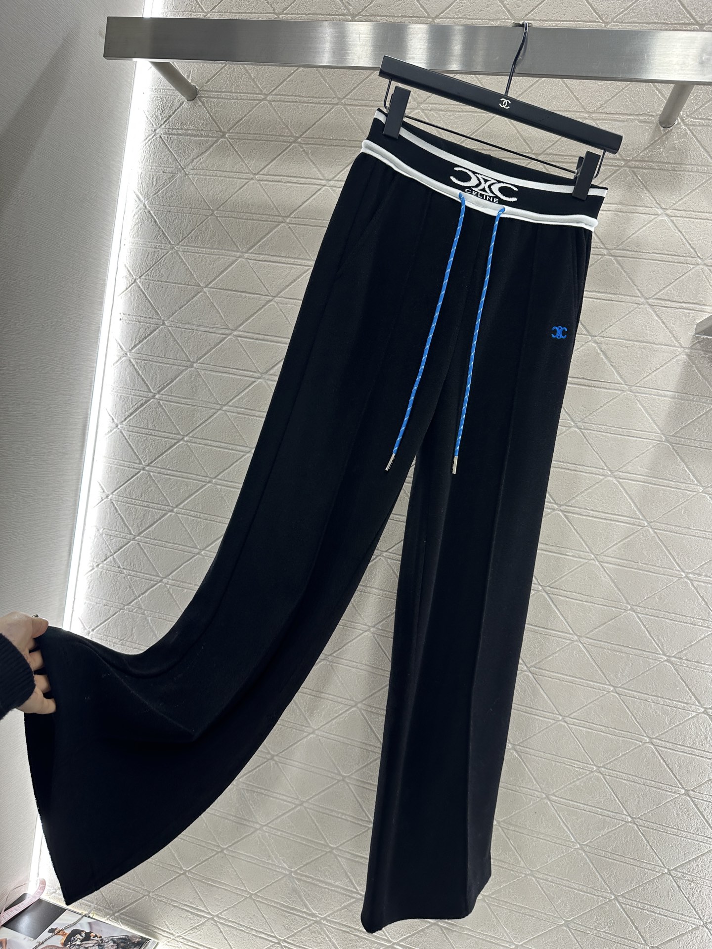 ♥Celin*♥2025新品上架 撞色抽绳直筒长裤定制YB进口材质，面料柔挺舒适，垂顺有型，高腰抽绳直筒