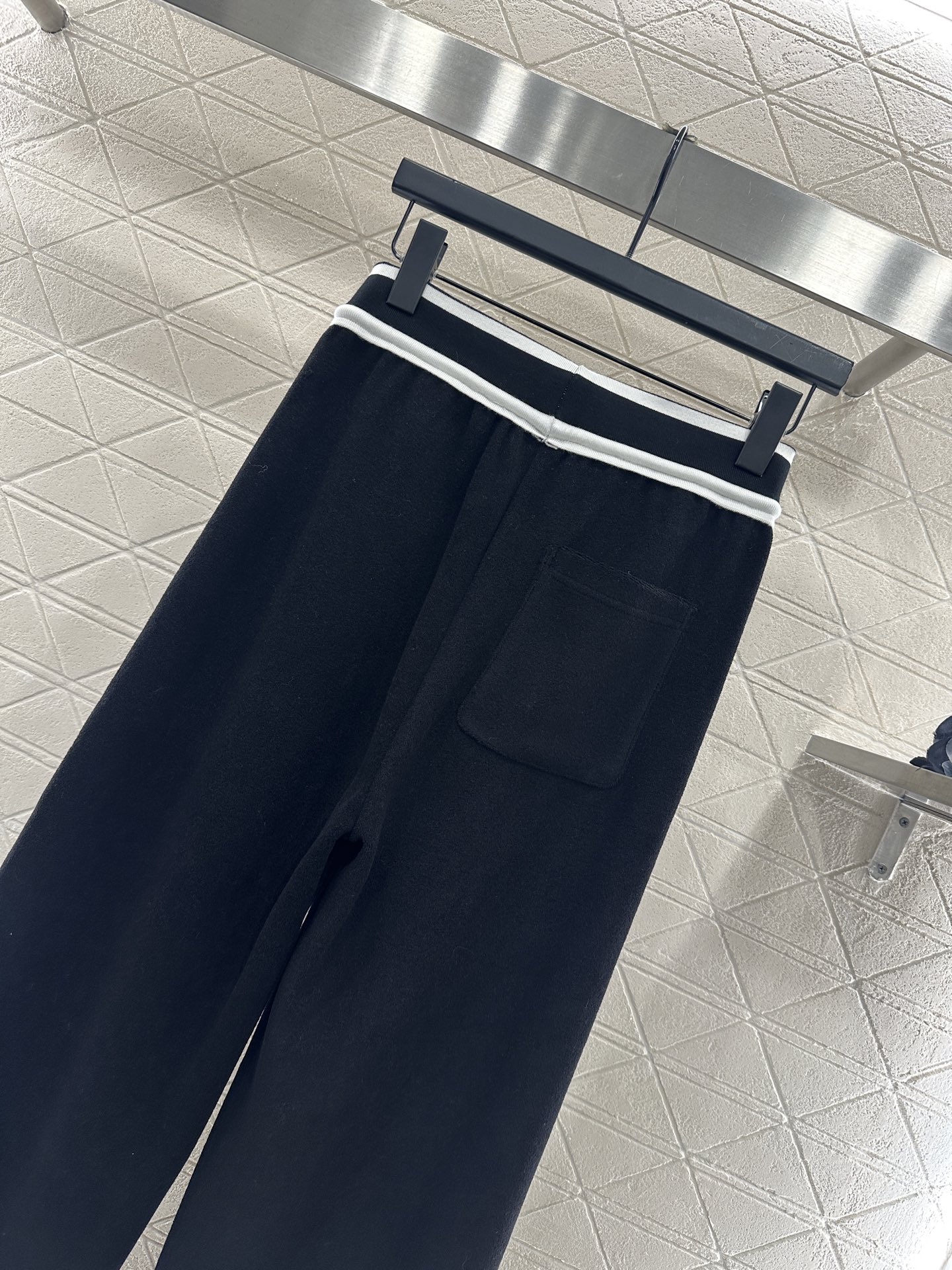 ♥Celin*♥2025新品上架 撞色抽绳直筒长裤定制YB进口材质，面料柔挺舒适，垂顺有型，高腰抽绳直筒