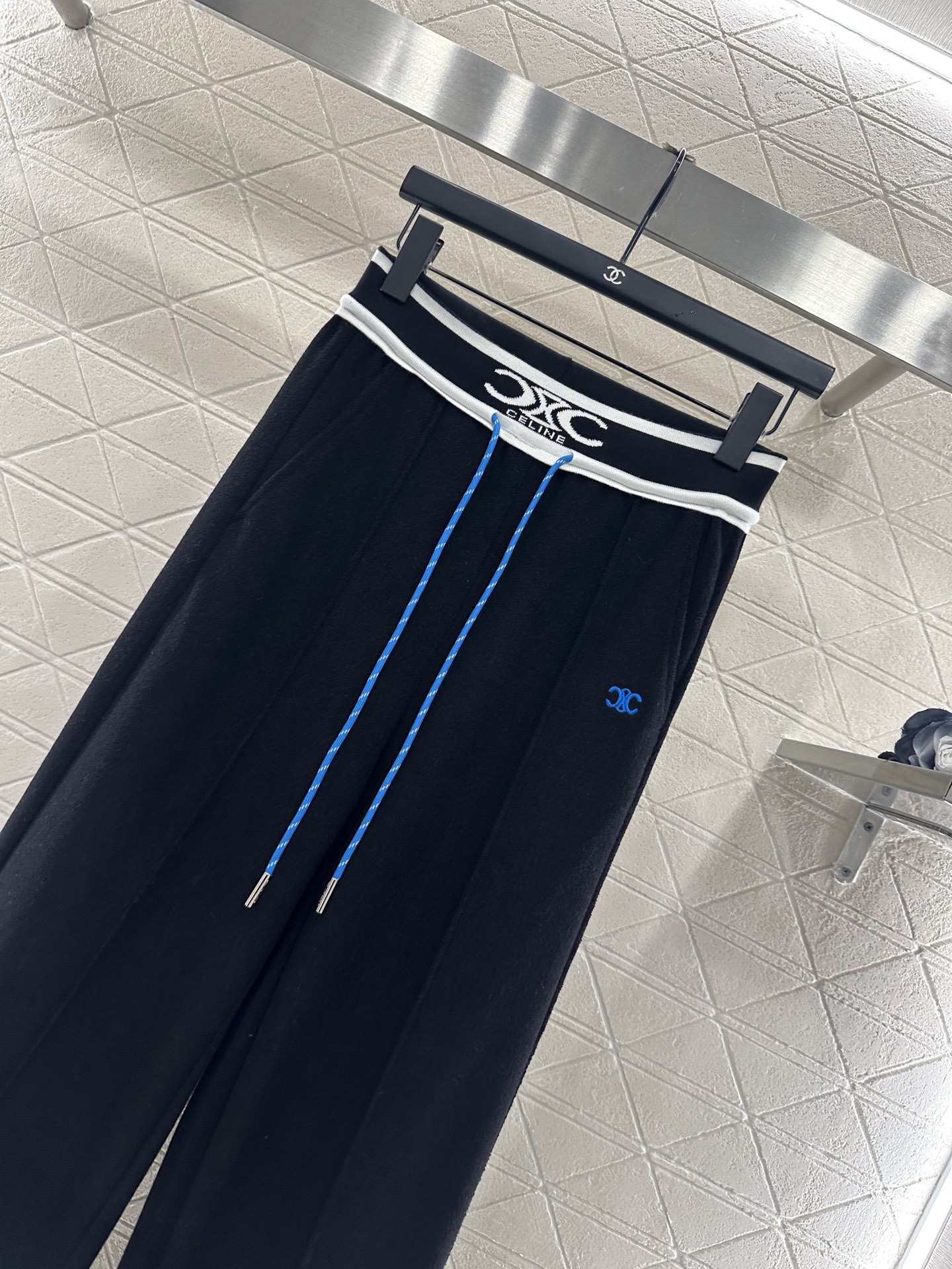 ♥Celin*♥2025新品上架 撞色抽绳直筒长裤定制YB进口材质，面料柔挺舒适，垂顺有型，高腰抽绳直筒