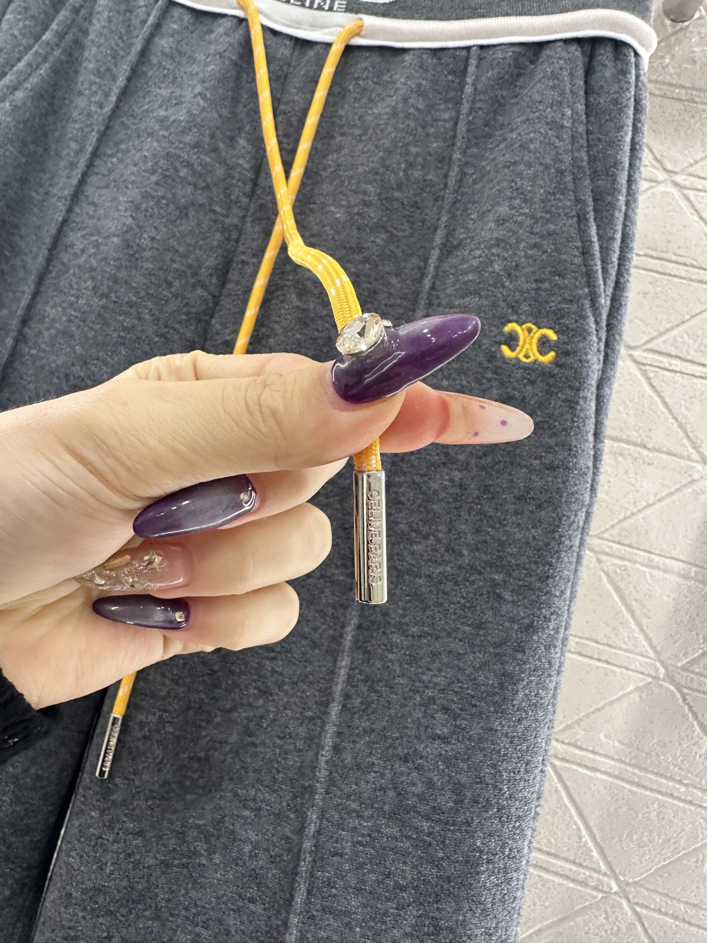 ♥Celin*♥2025新品上架 撞色抽绳直筒长裤定制YB进口材质，面料柔挺舒适，垂顺有型，高腰抽绳直筒