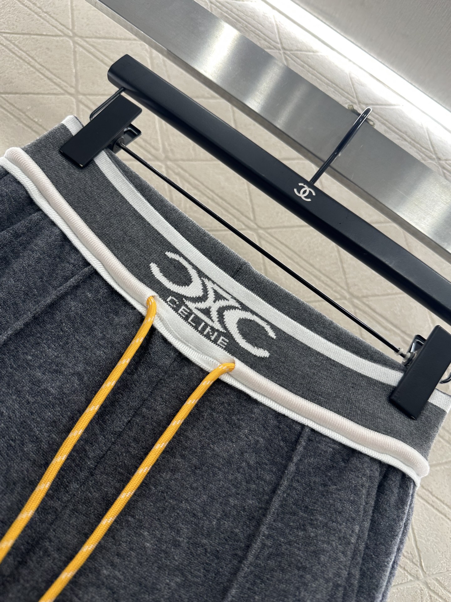 ♥Celin*♥2025新品上架 撞色抽绳直筒长裤定制YB进口材质，面料柔挺舒适，垂顺有型，高腰抽绳直筒