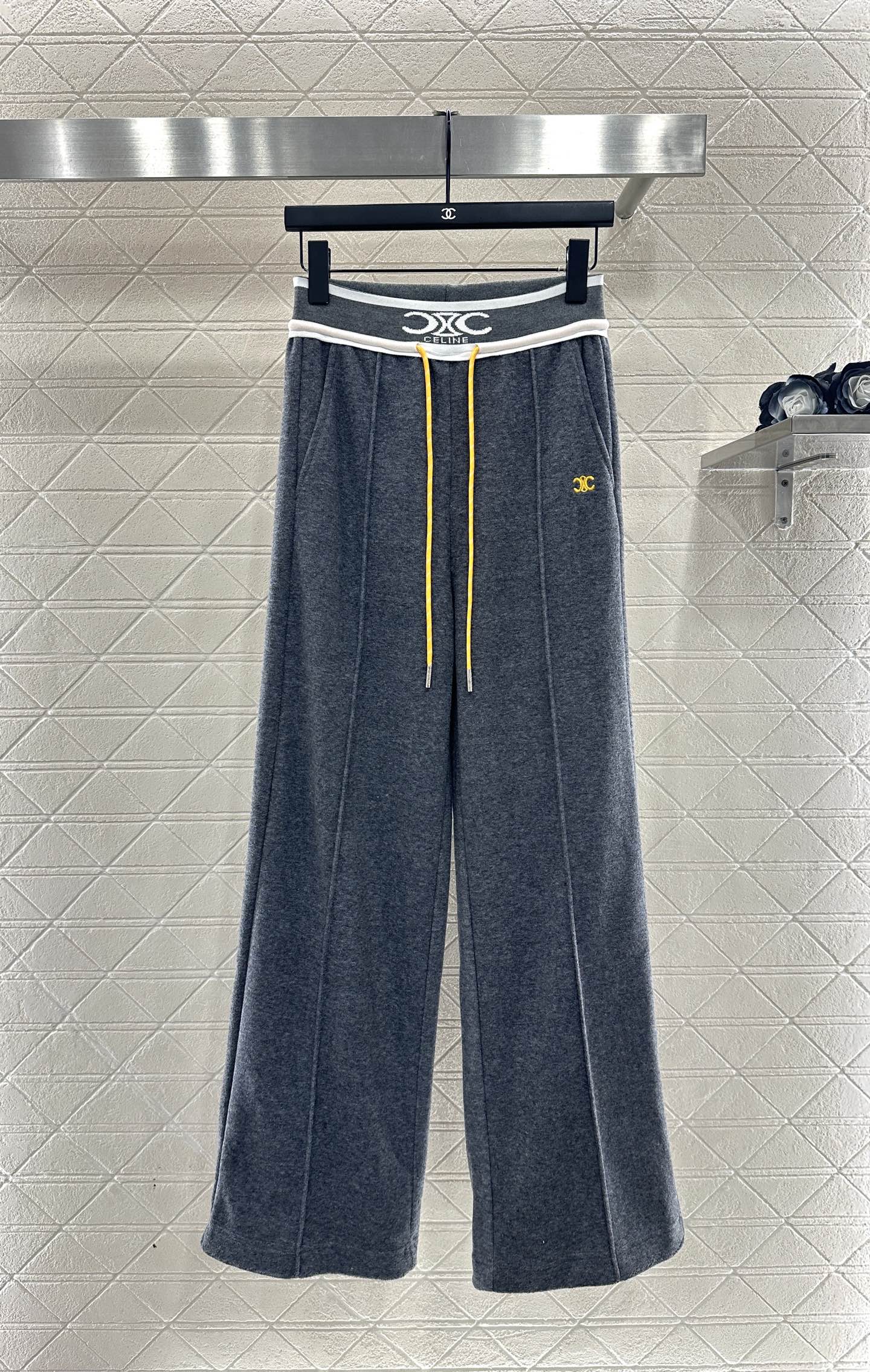 ♥Celin*♥2025新品上架 撞色抽绳直筒长裤定制YB进口材质，面料柔挺舒适，垂顺有型，高腰抽绳直筒