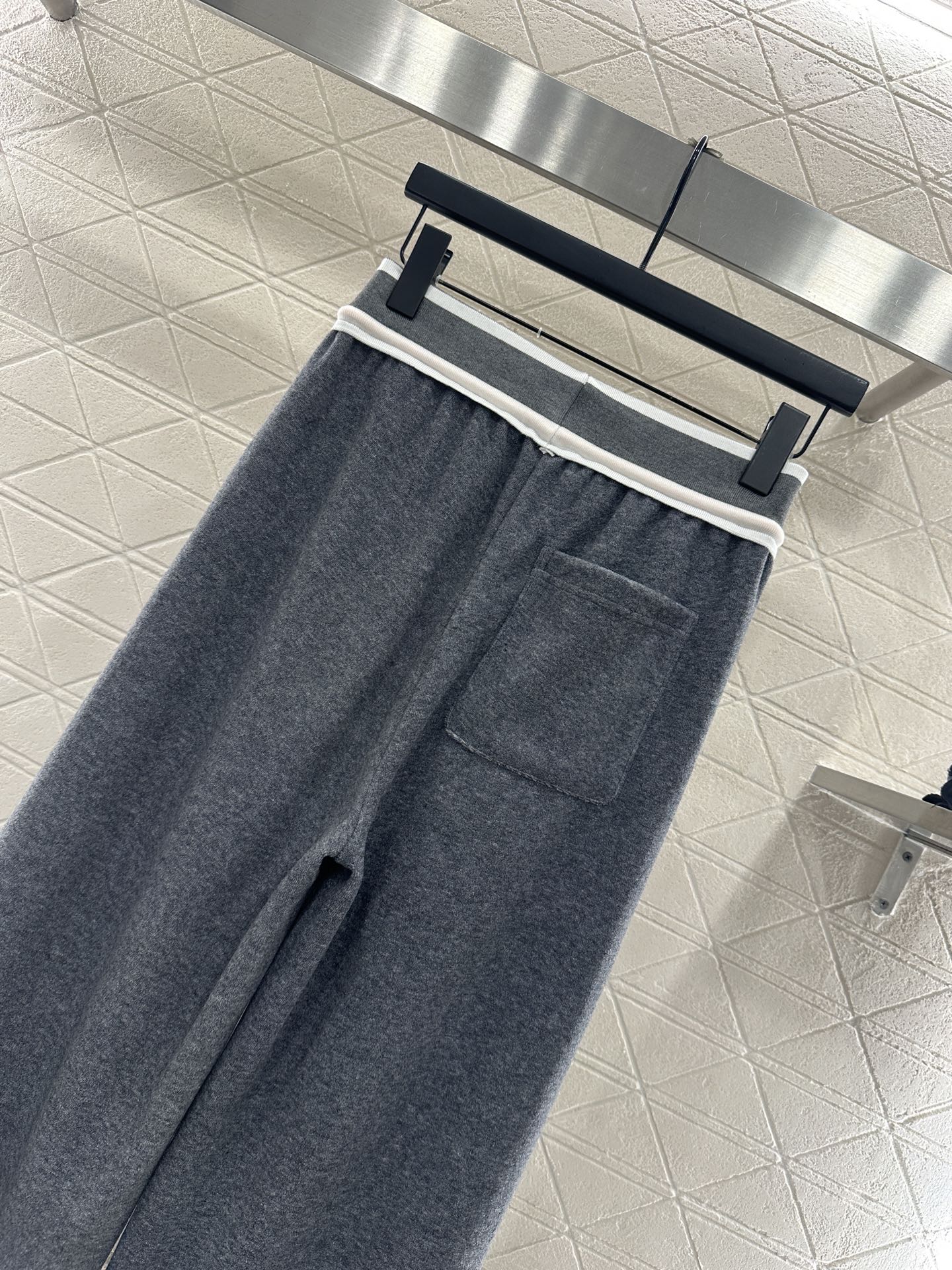 ♥Celin*♥2025新品上架 撞色抽绳直筒长裤定制YB进口材质，面料柔挺舒适，垂顺有型，高腰抽绳直筒