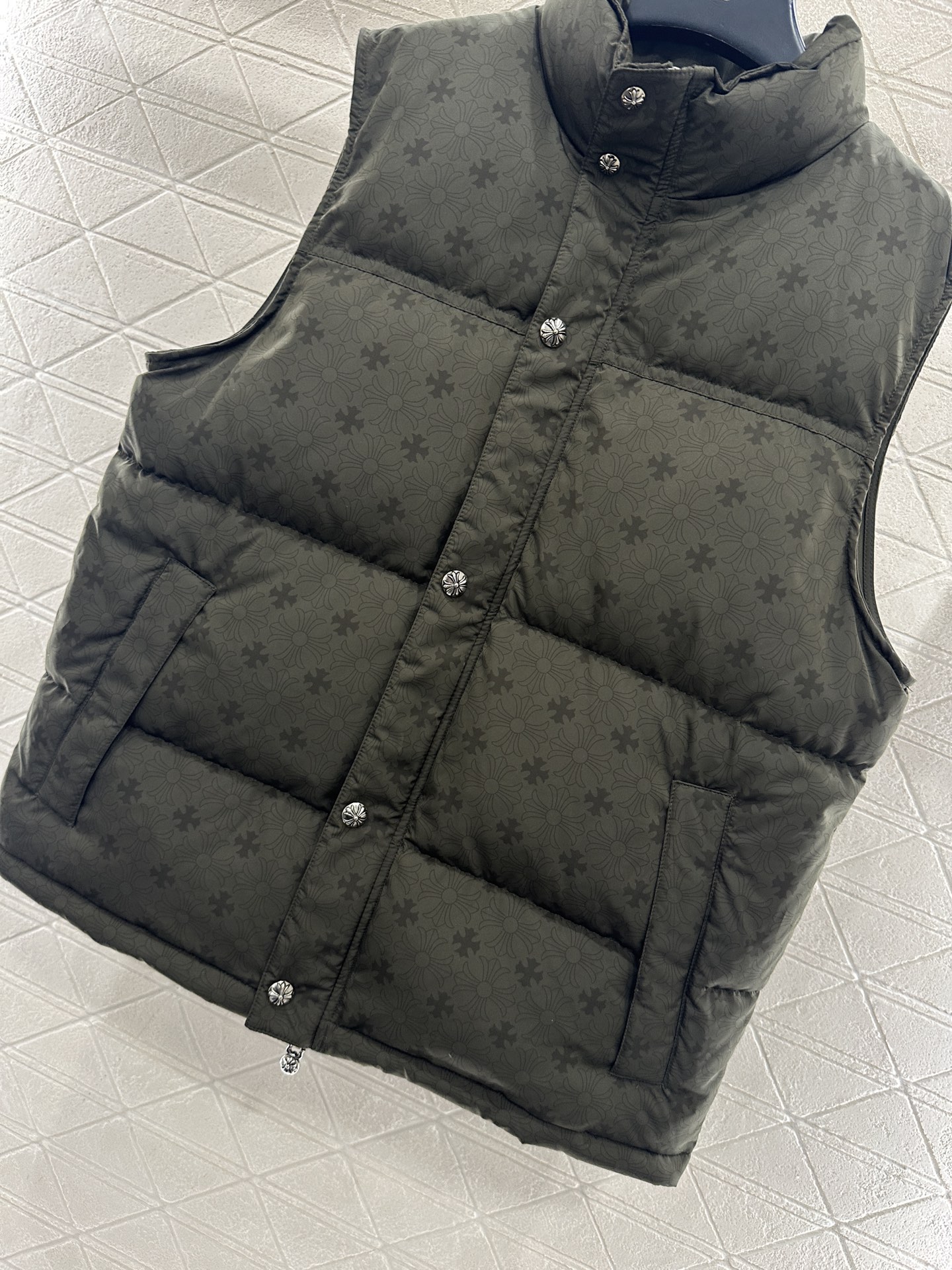 ♥Chrome heart*♥2025新品上架 十字架印花羽绒马甲定制YB防风防水尼龙材质，白鹅绒填充内