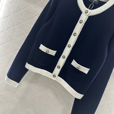 ♥Chane*♥2025新品上架 撞色包边圆领针织开衫定制YB羊绒纱线织造,密度细针织造,软糯质地 ♥Chane*♥2025新品上架 撞色包边圆领针织开衫定制YB羊绒纱线织造,密度细针织造,软糯质地