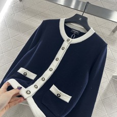 ♥Chane*♥2025新品上架 撞色包边圆领针织开衫定制YB羊绒纱线织造,密度细针织造,软糯质地 ♥Chane*♥2025新品上架 撞色包边圆领针织开衫定制YB羊绒纱线织造,密度细针织造,软糯质地