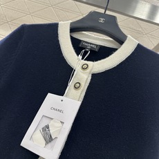 ♥Chane*♥2025新品上架 撞色包边圆领针织短袖定制YB羊绒纱线织造,密度细针织造,软糯质地 ♥Chane*♥2025新品上架 撞色包边圆领针织短袖定制YB羊绒纱线织造,密度细针织造,软糯质地
