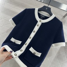 ♥Chane*♥2025新品上架 撞色包边圆领针织短袖定制YB羊绒纱线织造,密度细针织造,软糯质地 ♥Chane*♥2025新品上架 撞色包边圆领针织短袖定制YB羊绒纱线织造,密度细针织造,软糯质地