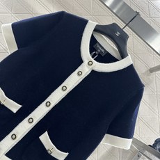 ♥Chane*♥2025新品上架 撞色包边圆领针织短袖定制YB羊绒纱线织造,密度细针织造,软糯质地 ♥Chane*♥2025新品上架 撞色包边圆领针织短袖定制YB羊绒纱线织造,密度细针织造,软糯质地