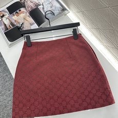 ♥Gucc*♥2025新品上架重工烫钻棉服外套短裙套装定制YB进口提花材质,质感高级,挺括有型,翻领廓形 ♥Gucc*♥2025新品上架重工烫钻棉服外套短裙套装定制YB进口提花材质,质感高级,挺括有型,翻领廓形