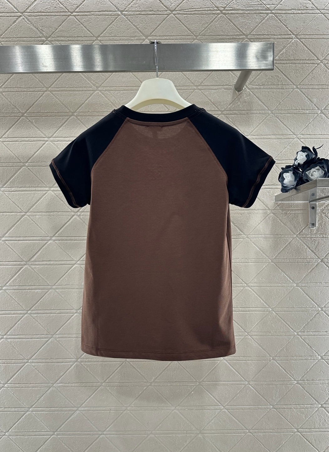 ♥Loew*♥2025新品上架 插肩撞色徽标短袖𝑇𝑒𝑒定制YB斜纹全棉材质，柔软亲肤，舒适有型，修身短袖