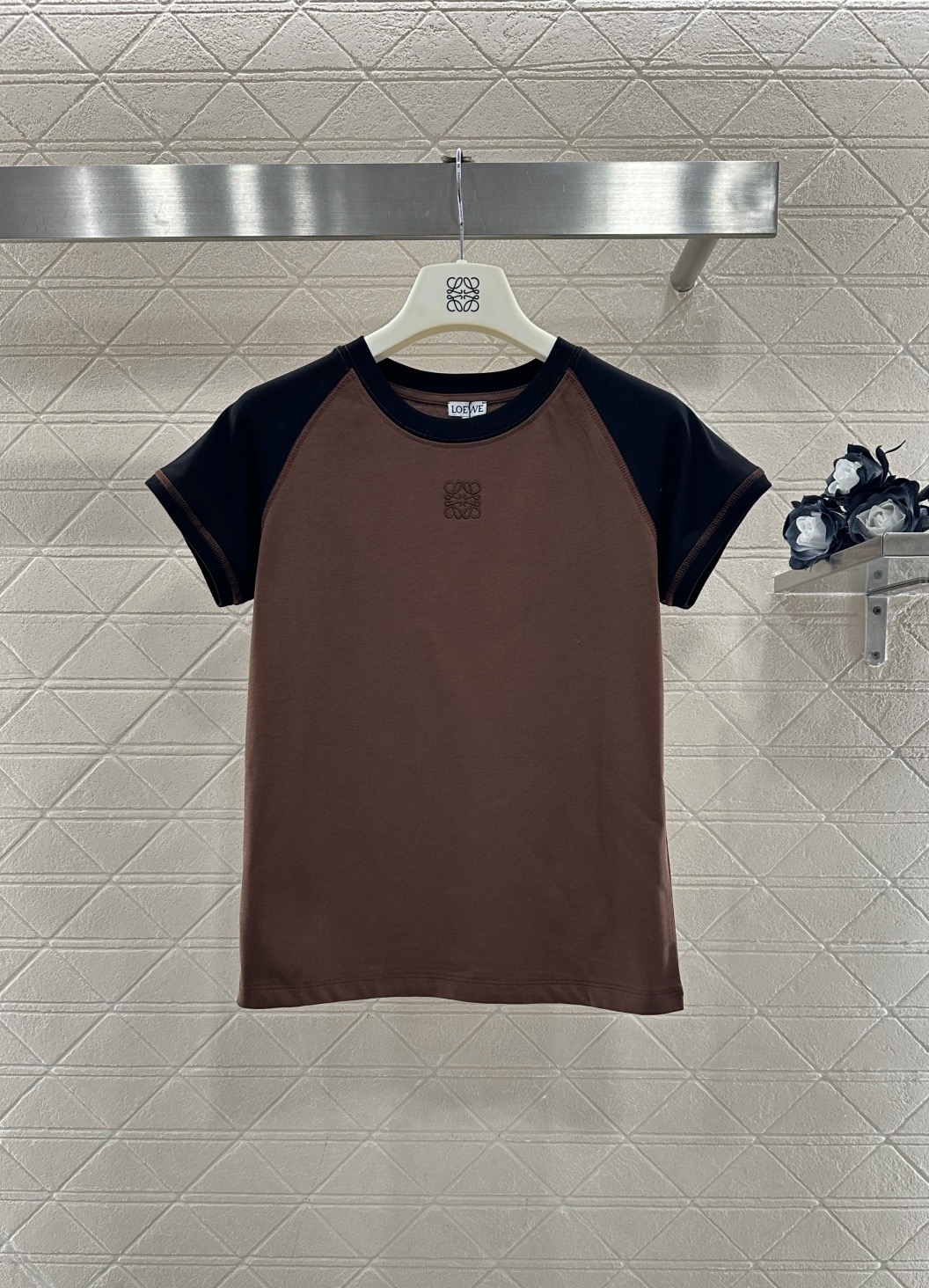 ♥Loew*♥2025新品上架 插肩撞色徽标短袖𝑇𝑒𝑒定制YB斜纹全棉材质，柔软亲肤，舒适有型，修身短袖