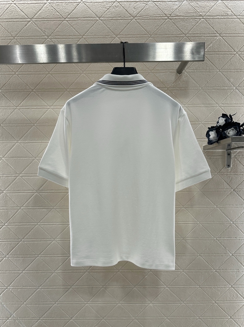 ♥Miumi*♥2025新品上架 斜裁拉链𝑝𝑜𝑙𝑜短袖定制YB朱地全棉材质，自带孔洞，穿搭舒适透气，品相