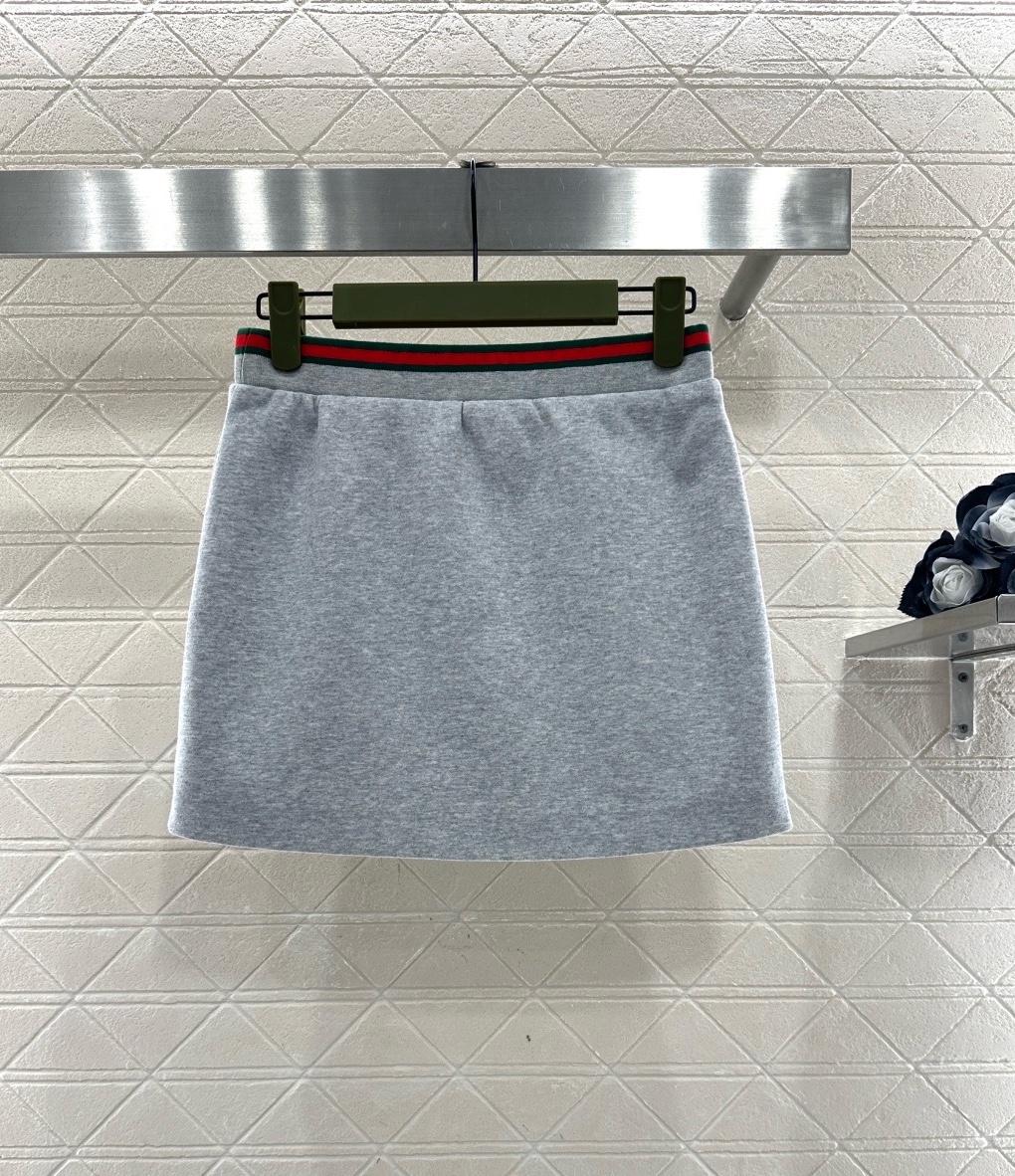 ♥Gucc*♥2026新品上架 贺岁织带开衫短裙套装新年贺岁系列#定制YB斜纹全棉材质，柔软亲肤，穿搭舒