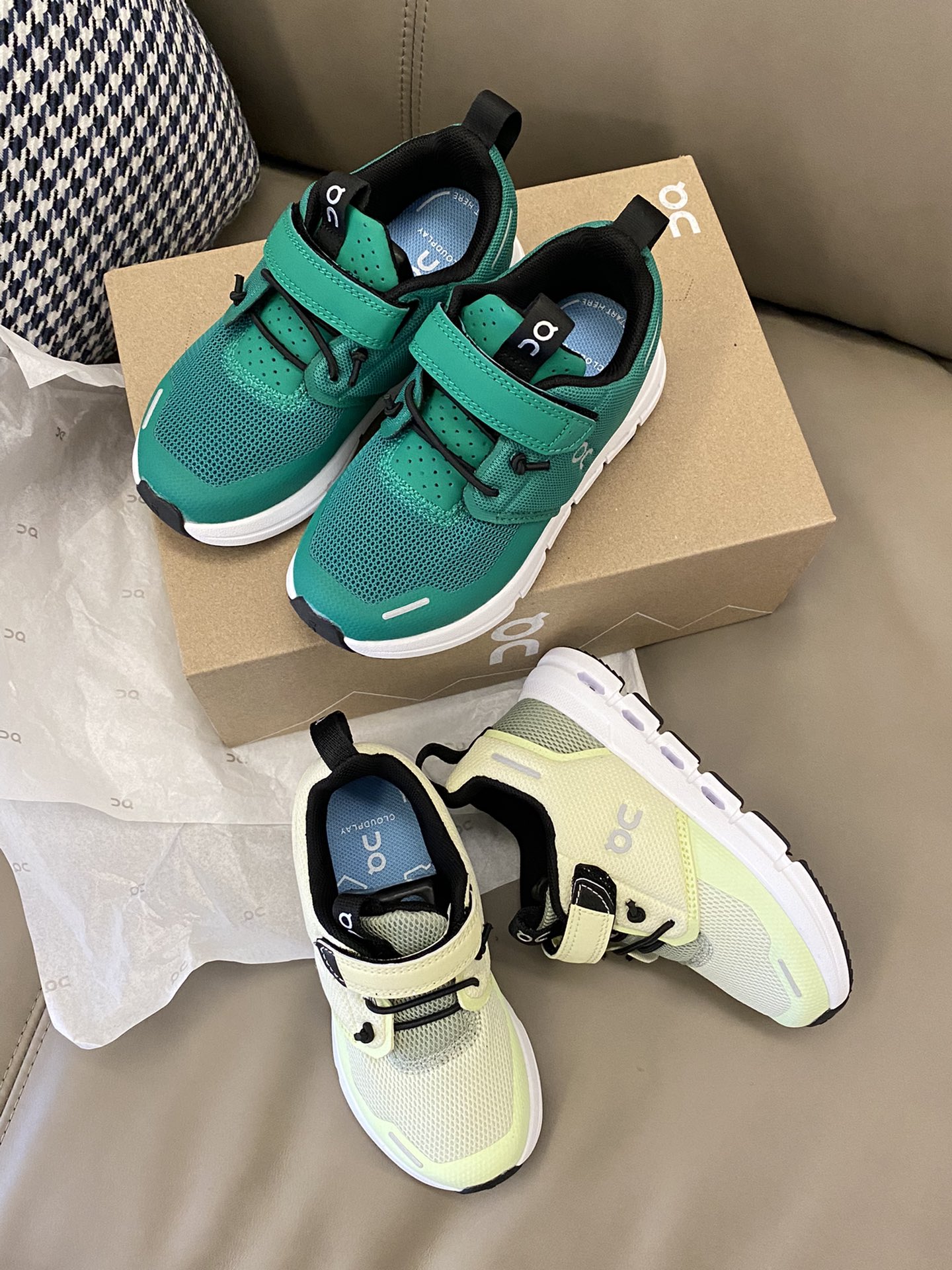 图片[2]-实拍🌟 360度欣赏🪄on昂跑缓震魔术贴儿童运动鞋📷简简单单的配色，不简单的CloudTec专利鞋底👍🏻上脚妥妥的美式运动风～-选品中心