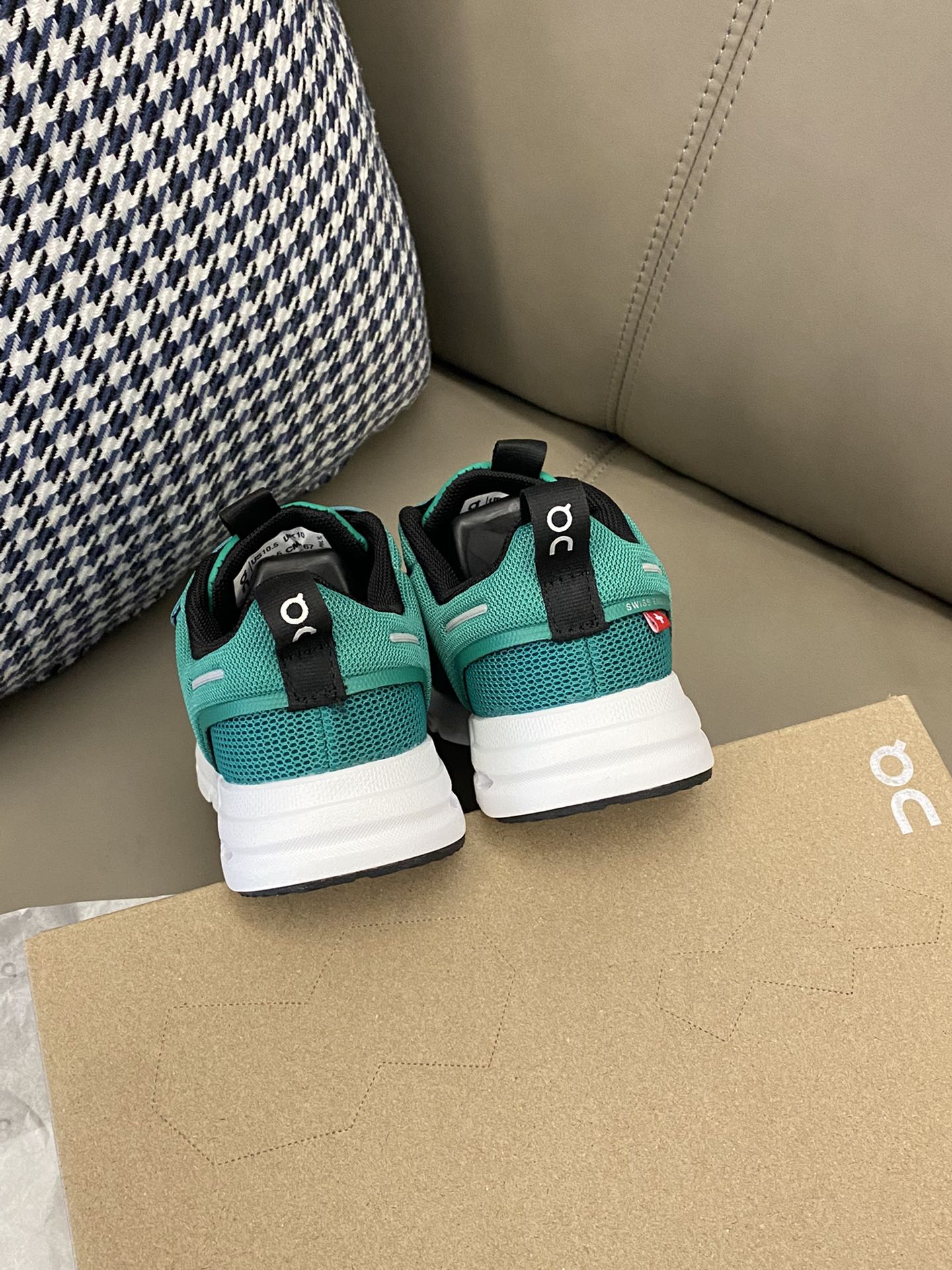 图片[8]-实拍🌟 360度欣赏🪄on昂跑缓震魔术贴儿童运动鞋📷简简单单的配色，不简单的CloudTec专利鞋底👍🏻上脚妥妥的美式运动风～-选品中心