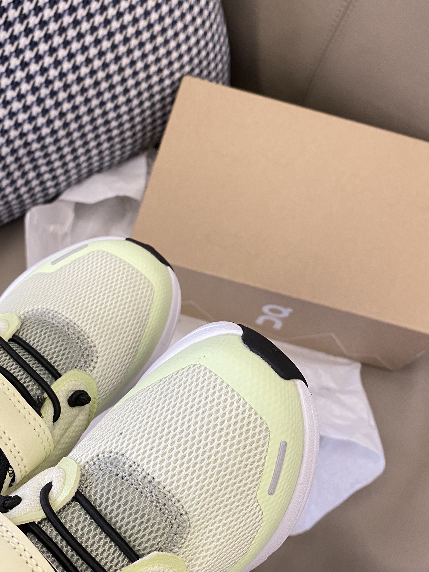 图片[7]-实拍🌟 360度欣赏🪄on昂跑缓震魔术贴儿童运动鞋📷简简单单的配色，不简单的CloudTec专利鞋底👍🏻上脚妥妥的美式运动风～-选品中心