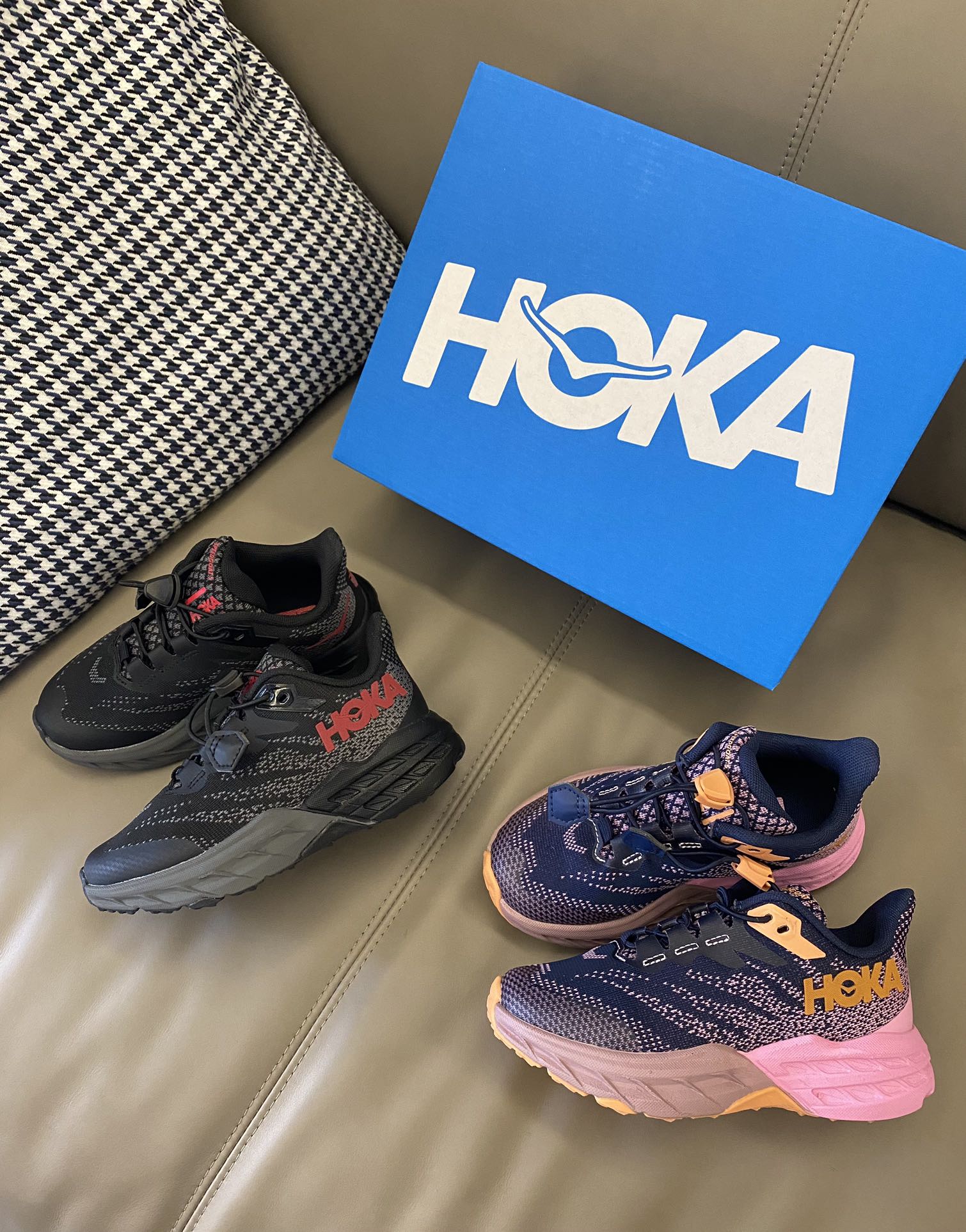 图片[8]-爆款Hoka新款出货🌟 第一双鞋当然是HOKA！！🔦抽绳设计穿脱方便✔️鞋底独特底纹耐磨防滑，穿着舒适，体验好👌🏻-选品中心