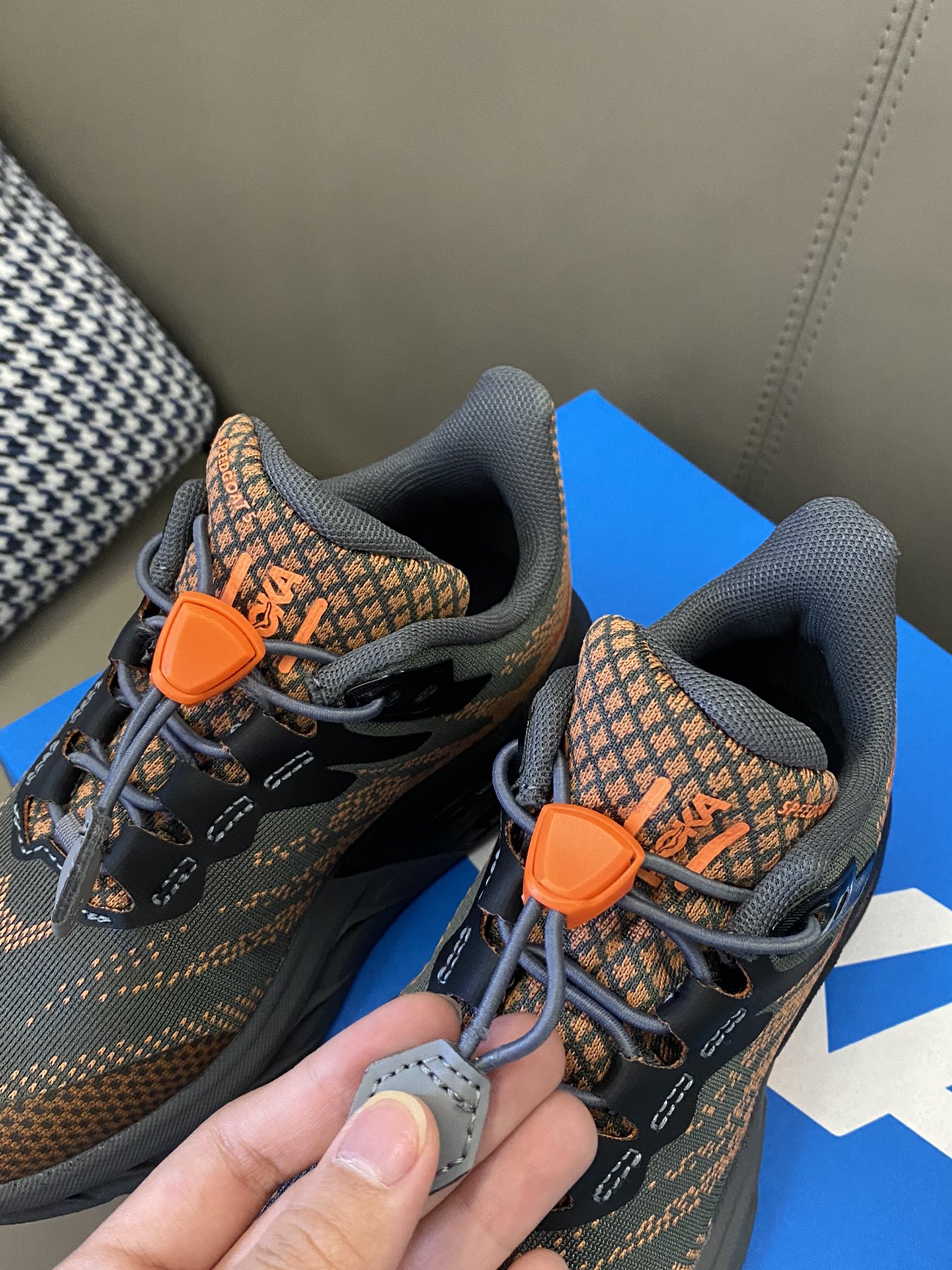 图片[6]-爆款Hoka新款出货🌟 第一双鞋当然是HOKA！！🔦抽绳设计穿脱方便✔️鞋底独特底纹耐磨防滑，穿着舒适，体验好👌🏻-选品中心