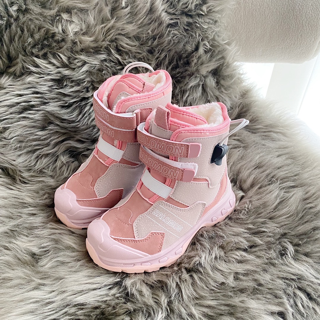 Durable Snow Boots with High-Quality Materials and Excellent Traction
