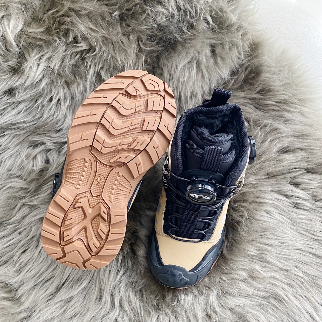 图片[3]-怕冷星人必备🥶🧊从脚开始暖起来！ 🥾萨洛M单板户外雪地靴 采用优质皮料🌧️雨雪天气也不怕 🍡防踢鞋头，保护脚趾 内里采用优质抓绒🧶保温性良好 热塑橡胶大底🧇具有良好抓地力 🐚低硬度外壳，脚感轻盈-选品中心