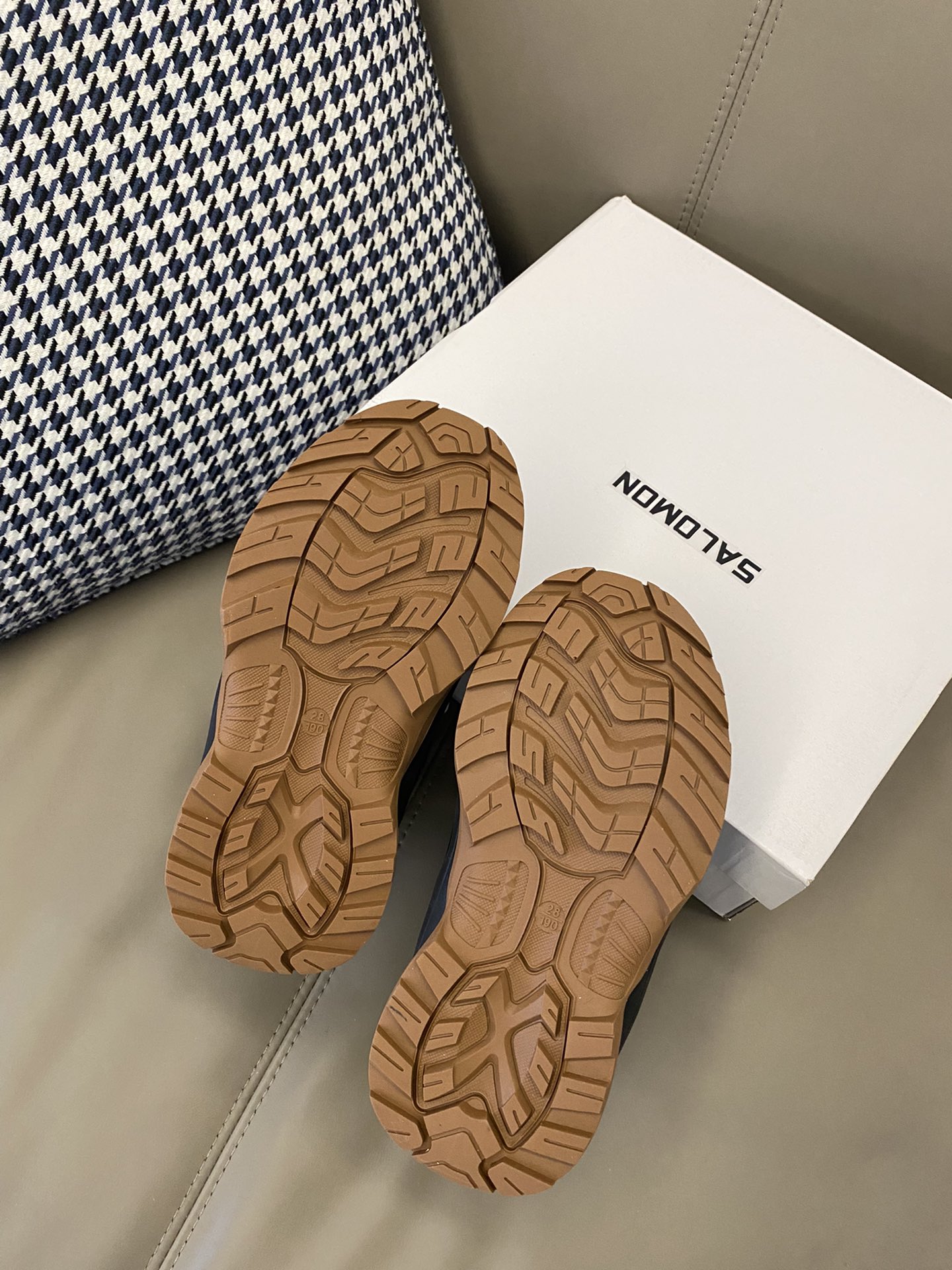 图片[8]-野生图直出🌟 不愧是我一眼爱上的雪地靴❄️低硬度外壳🐚脚感轻盈～穿去滑雪也没问题，内里加绒，很好的维持脚感温度🌡️-选品中心