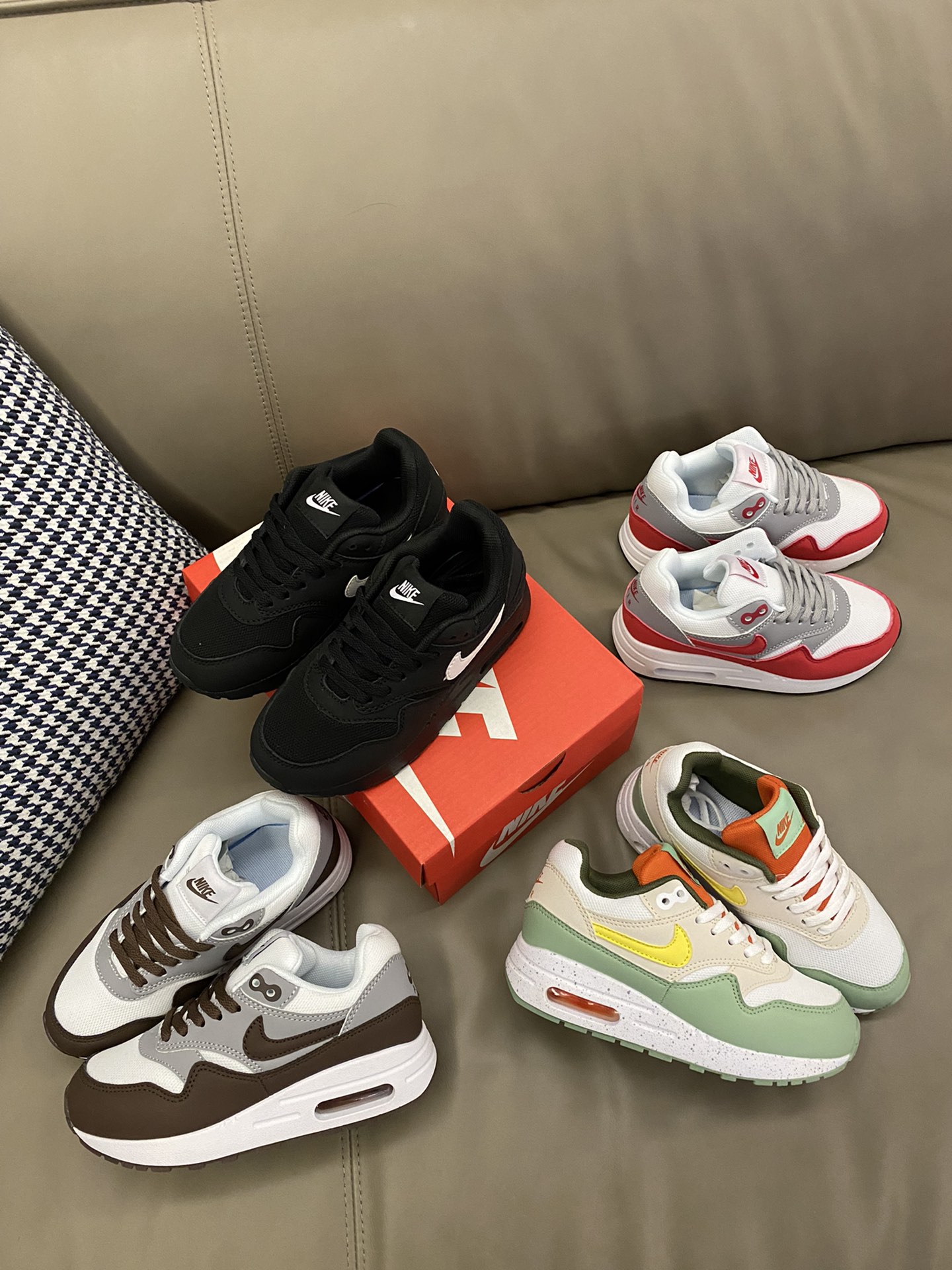 ~ 野生图直出🌟 这个脚感绝了！！线条流畅🎞配色时尚，脚感舒适⏱Max Air缓震配置缔造轻盈缓震的迈步体验🚶‍♀️-选品中心